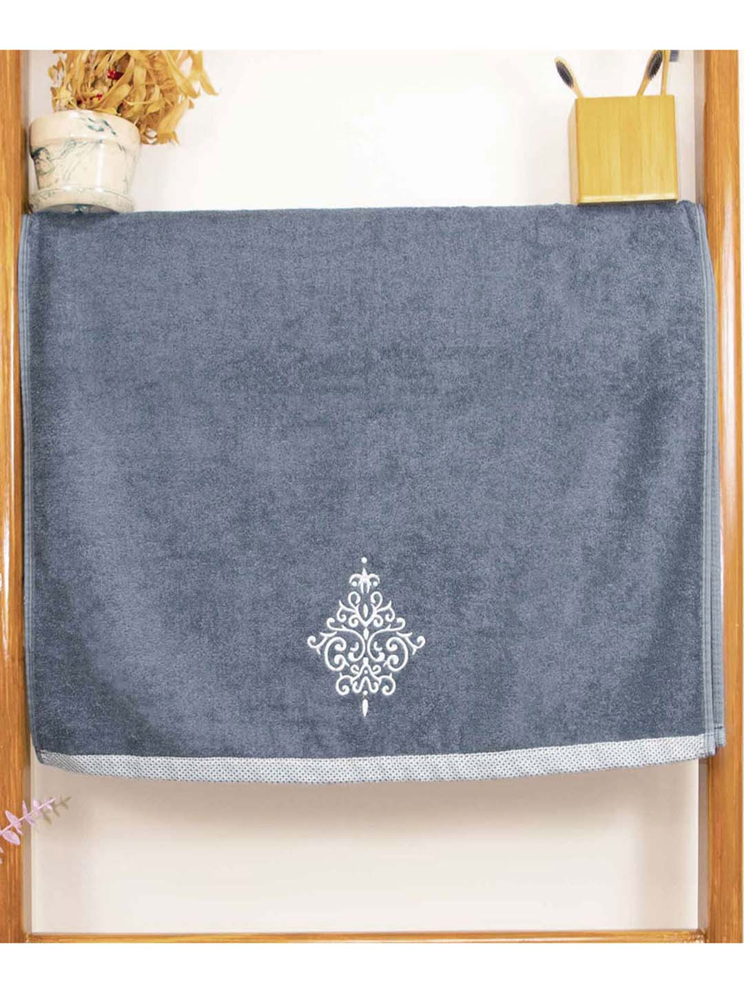 

RANGOLI Grey 600 GSM Organic Royal Bamboo Bath Towels