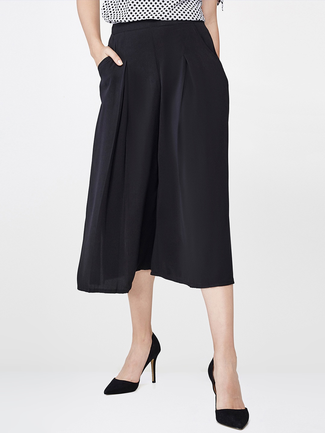 

AND Women Black Flared Solid Culottes