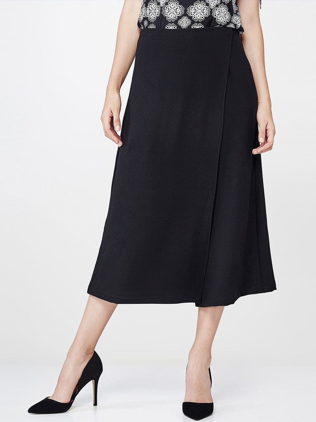

AND Women Black Flared Solid Culottes