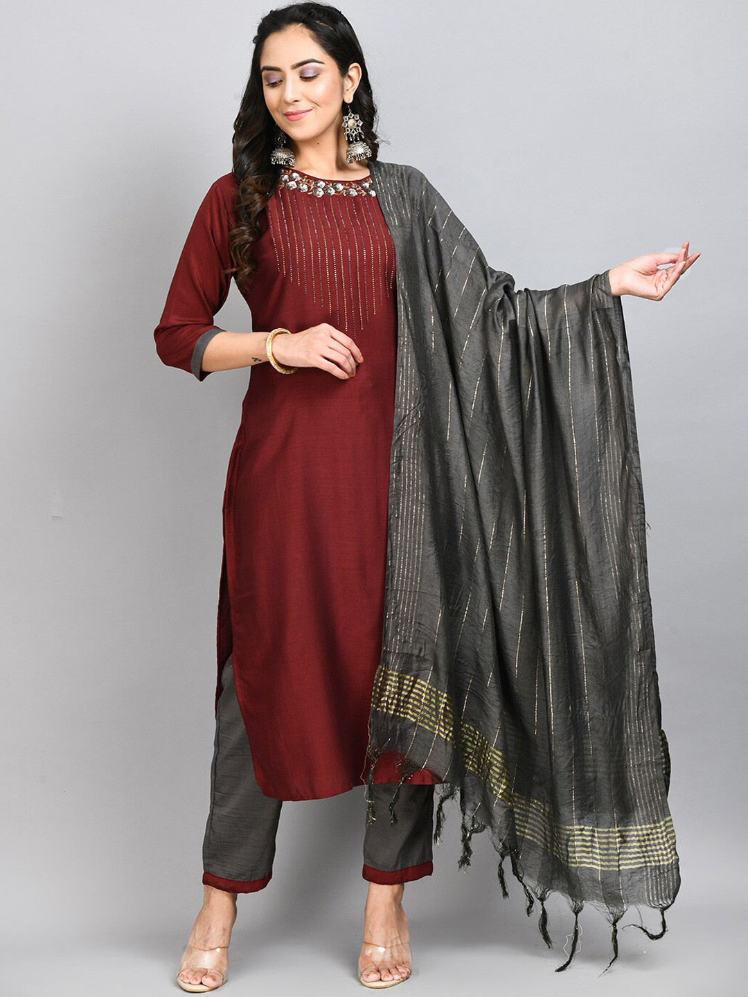 

DesiNoor.com Floral Yoke Design Beads and Stones Kurta Set, Maroon