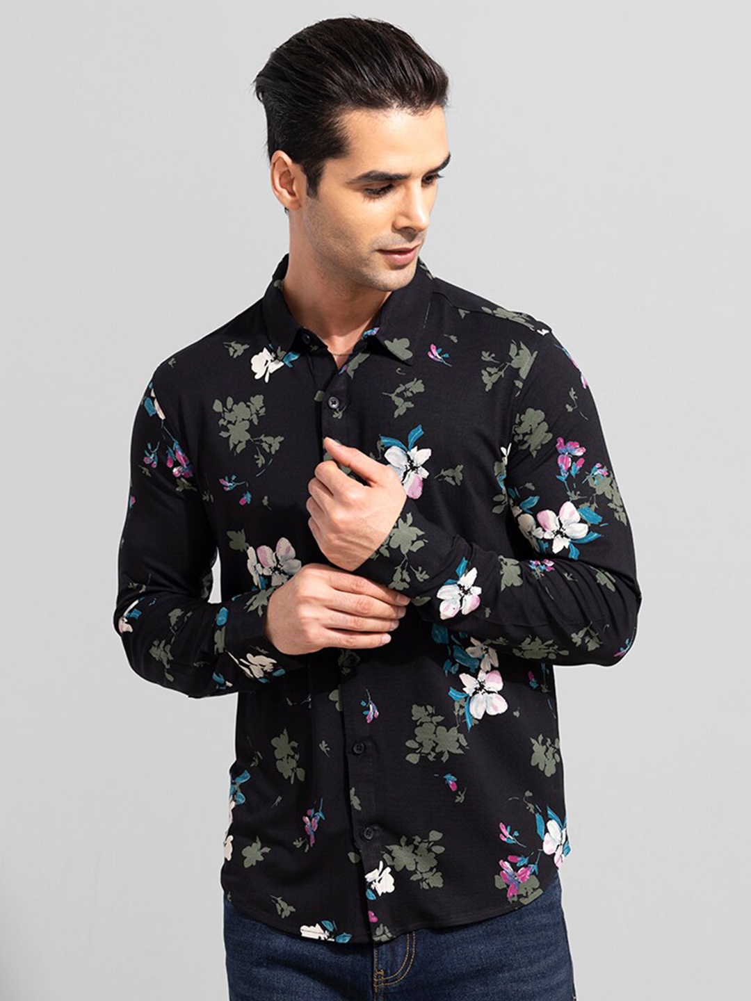 

Snitch Men Slim Fit Floral Printed Casual Shirt, Black