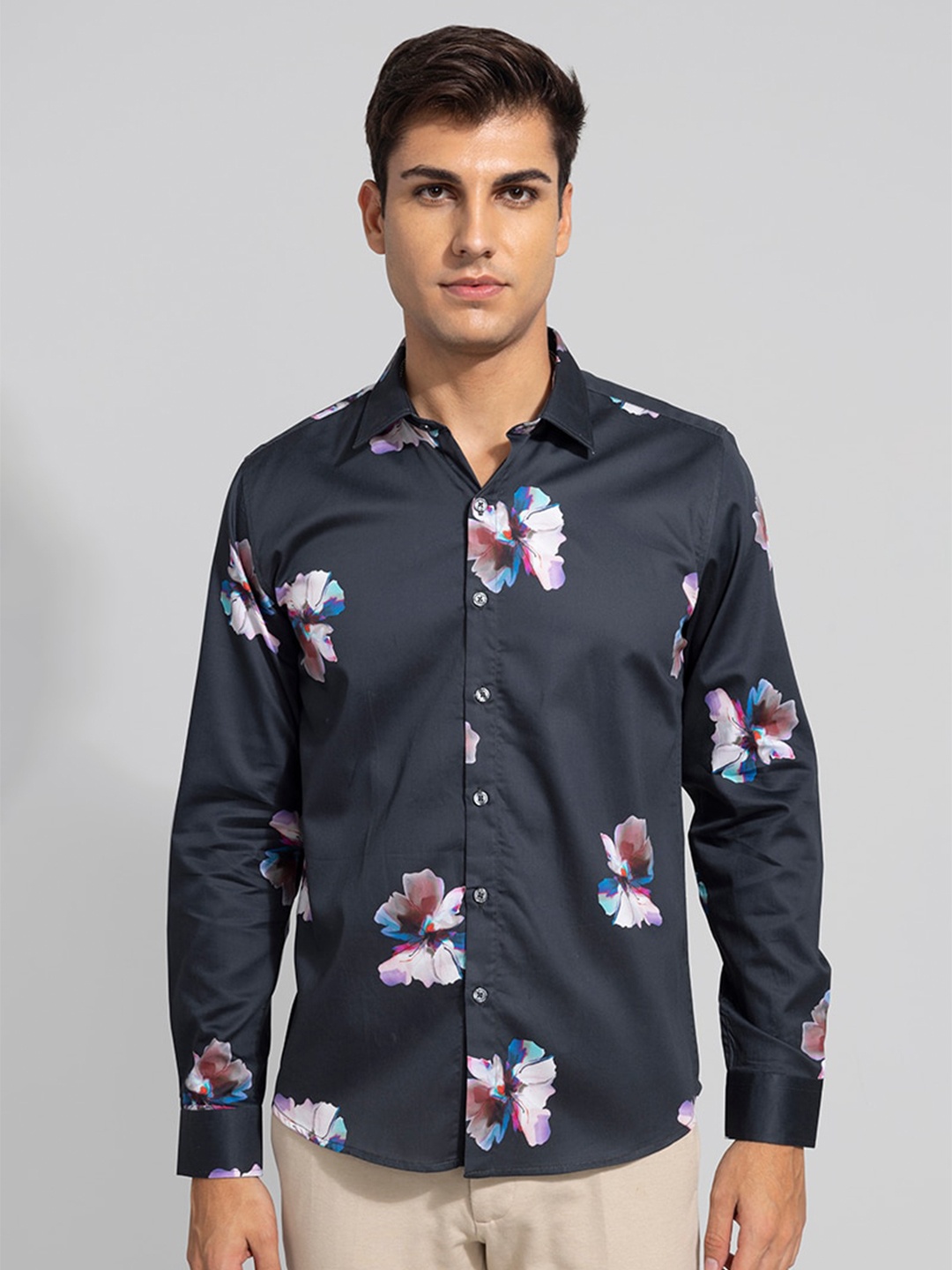 

Snitch Men Slim Fit Floral Printed Casual Shirt, Black