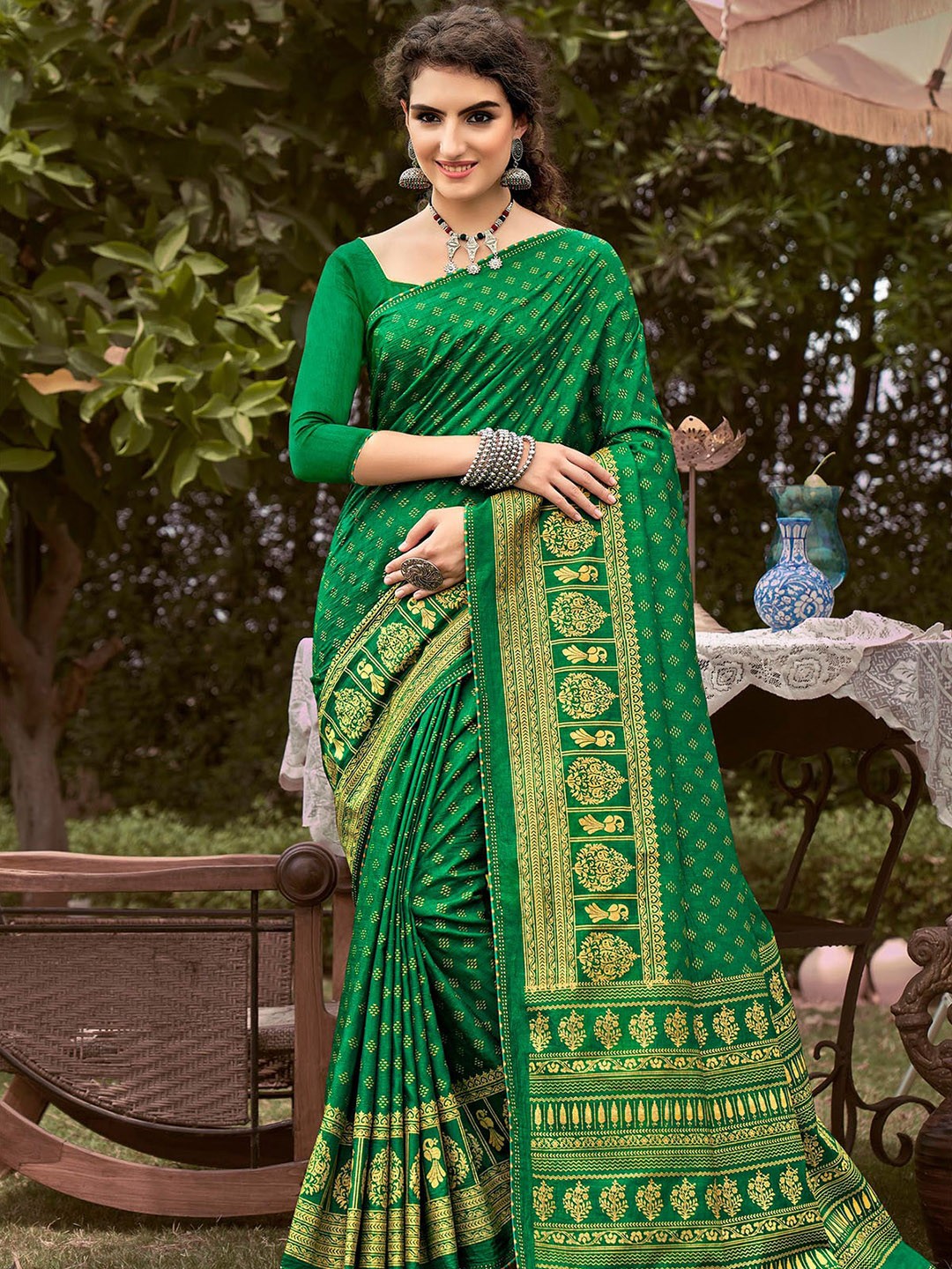 

ODETTE Ethnic Motifs Silk Blend Saree, Green