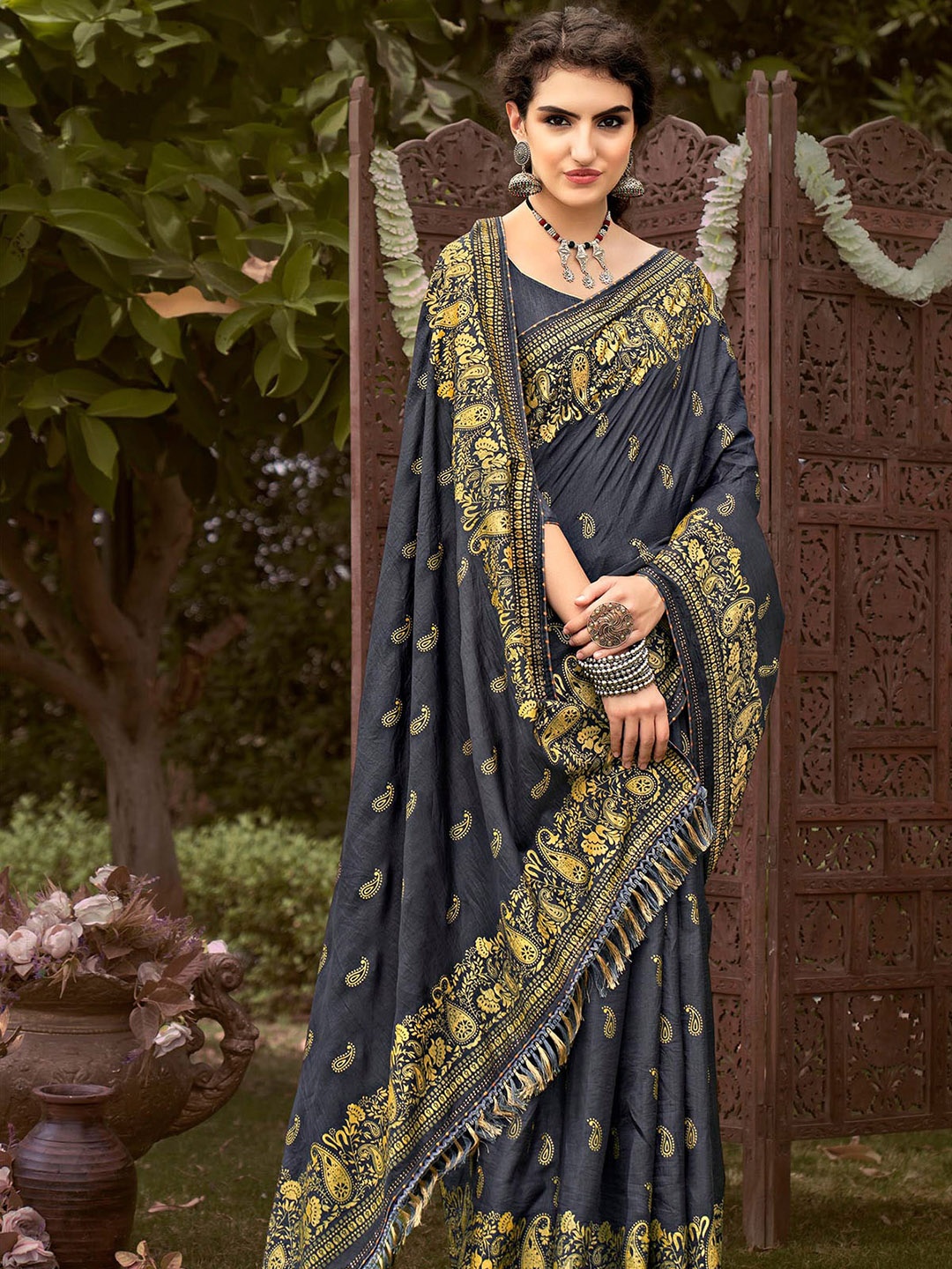 

ODETTE Paisley Silk Blend Saree, Black