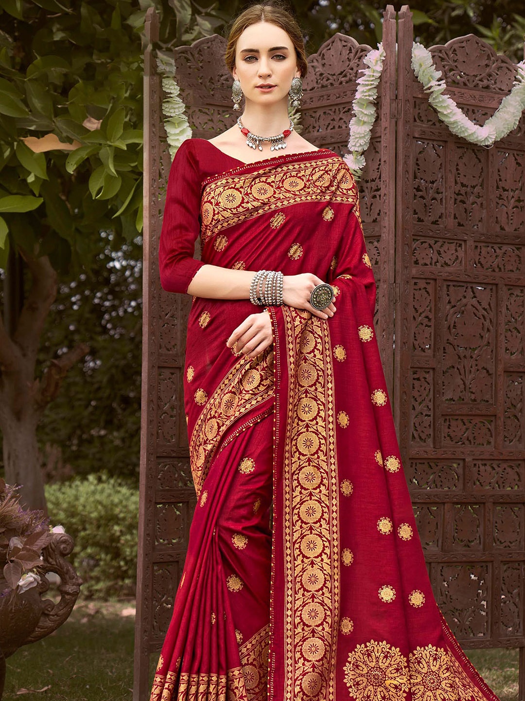 

ODETTE Floral Silk Blend Saree, Maroon