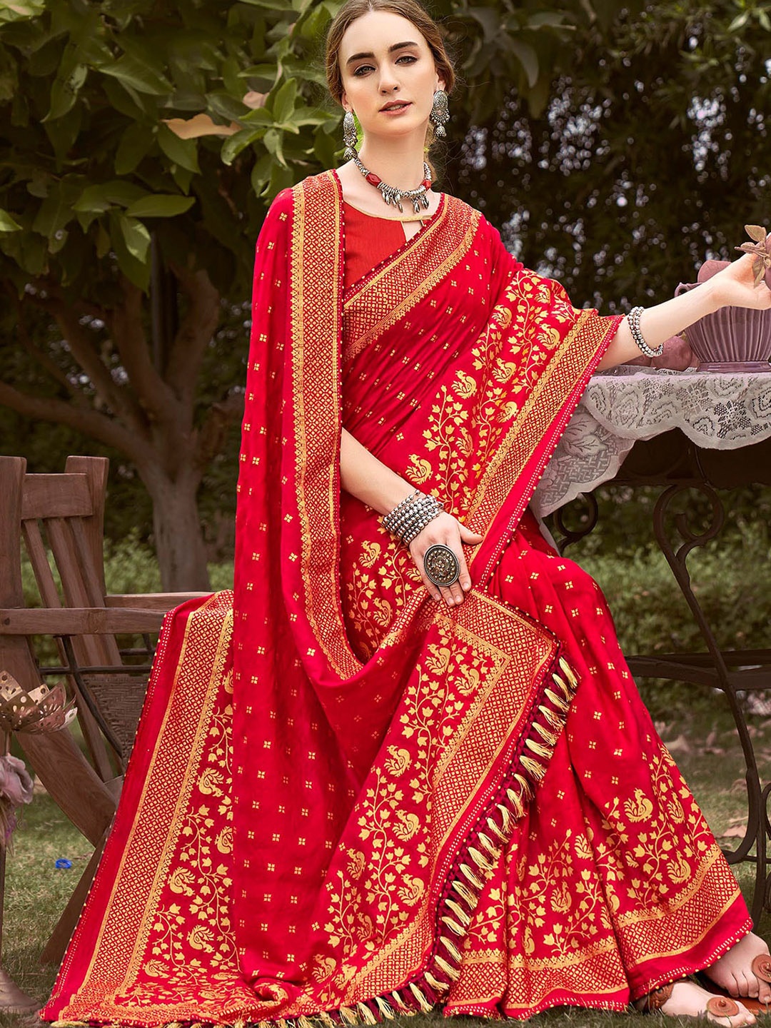 

ODETTE Floral Silk Blend Saree, Red