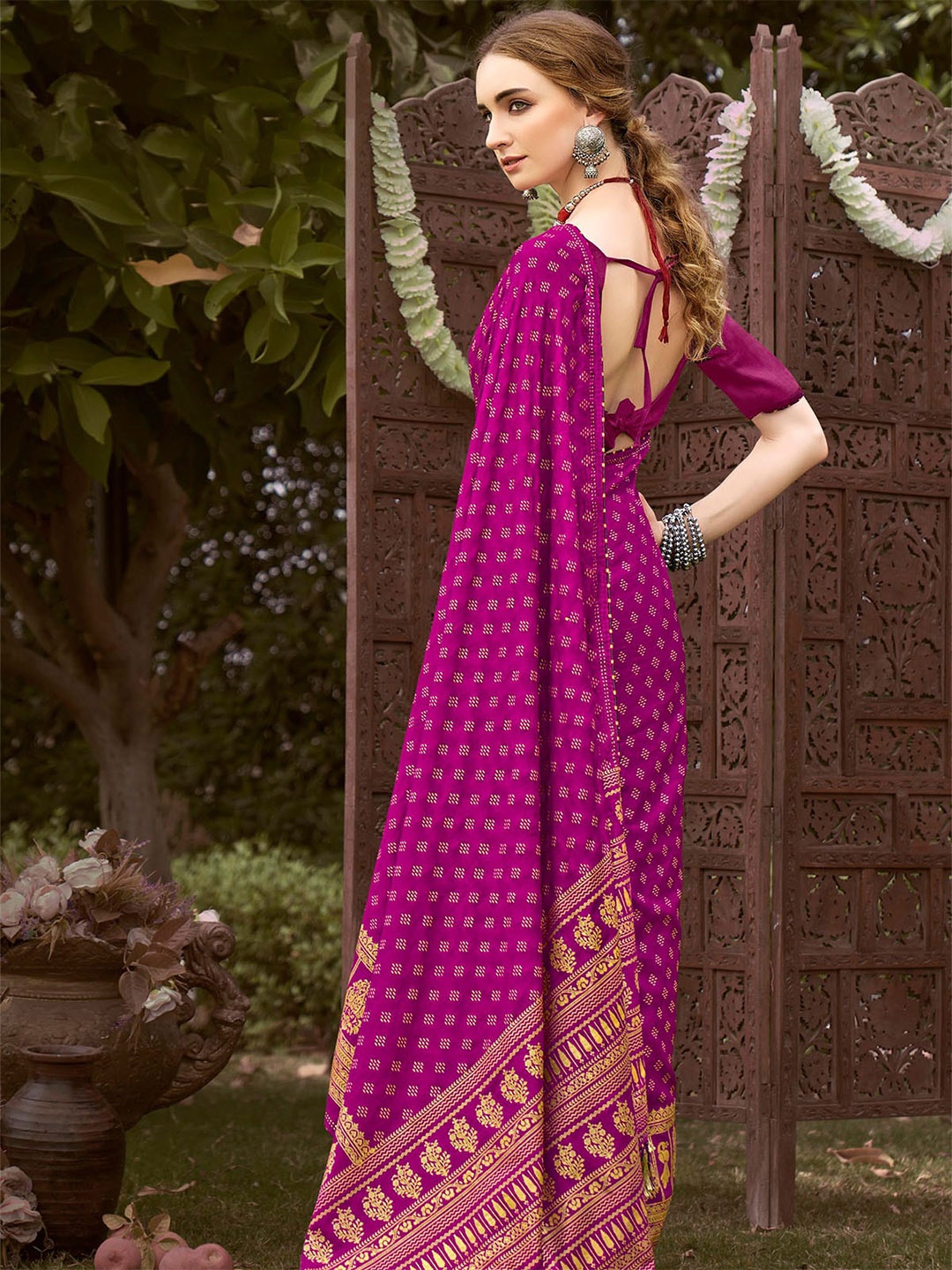 

ODETTE Ethnic Motifs Silk Blend Saree, Purple
