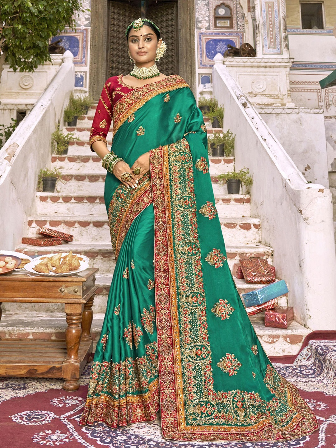 

ODETTE Ethnic Motifs Embroidered Art Silk Saree, Green