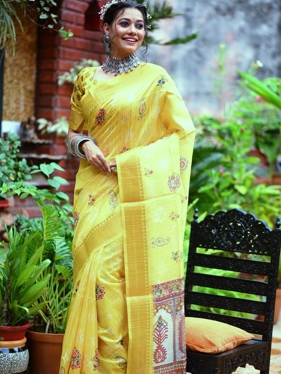 

ODETTE Floral Zari Silk Blend Saree, Yellow