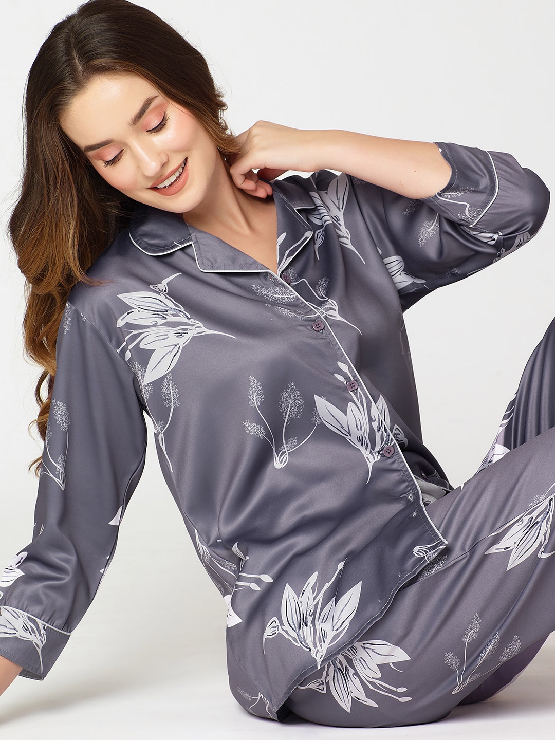 

I like me Women Printed Satin Night suit, Grey