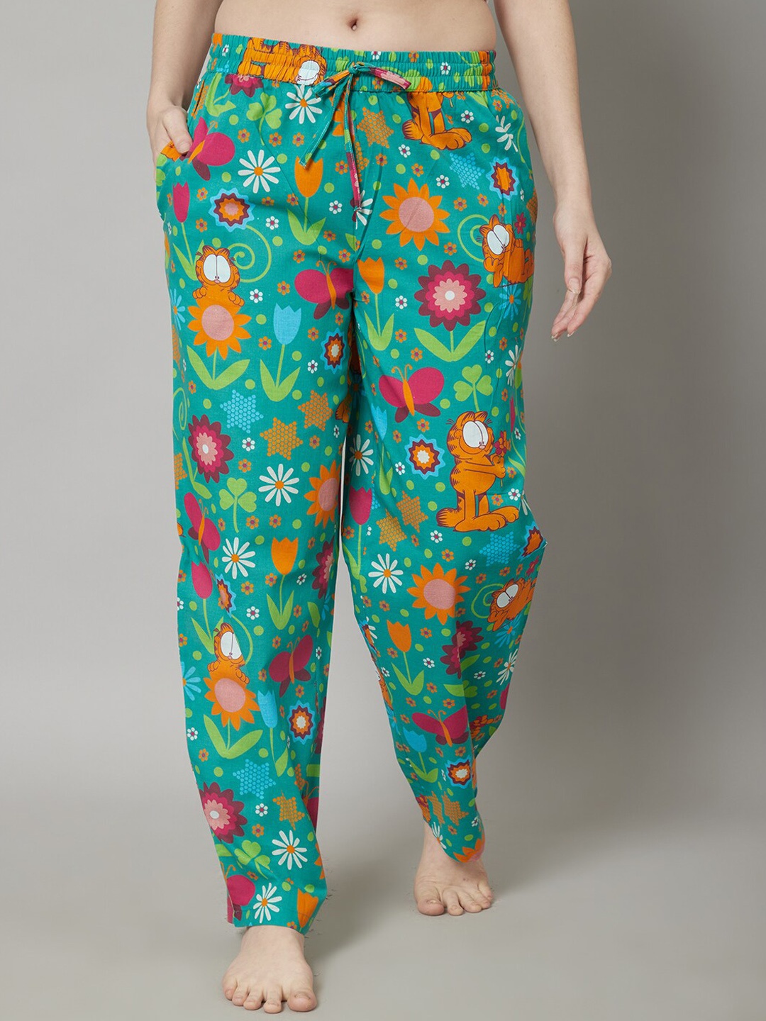 

Shararat Women Just A Friday Person Garfield Printed Lounge Pants, Green