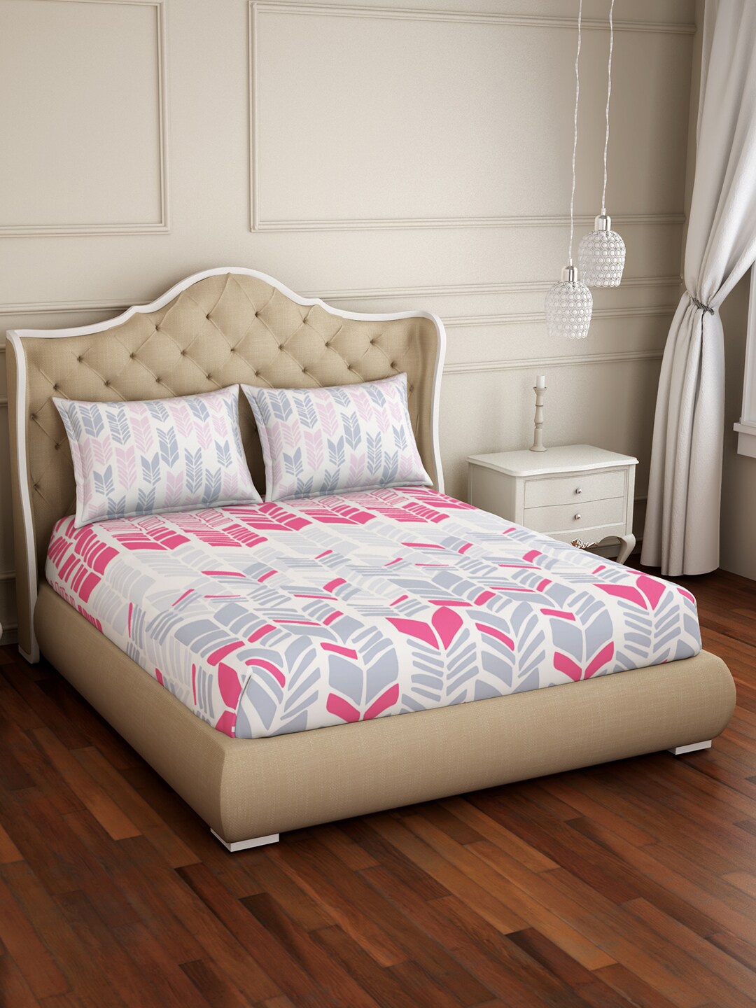 

SPACES Pink & White Geometric 210 TC Queen Cotton Bedsheet with 2 Pillow Covers