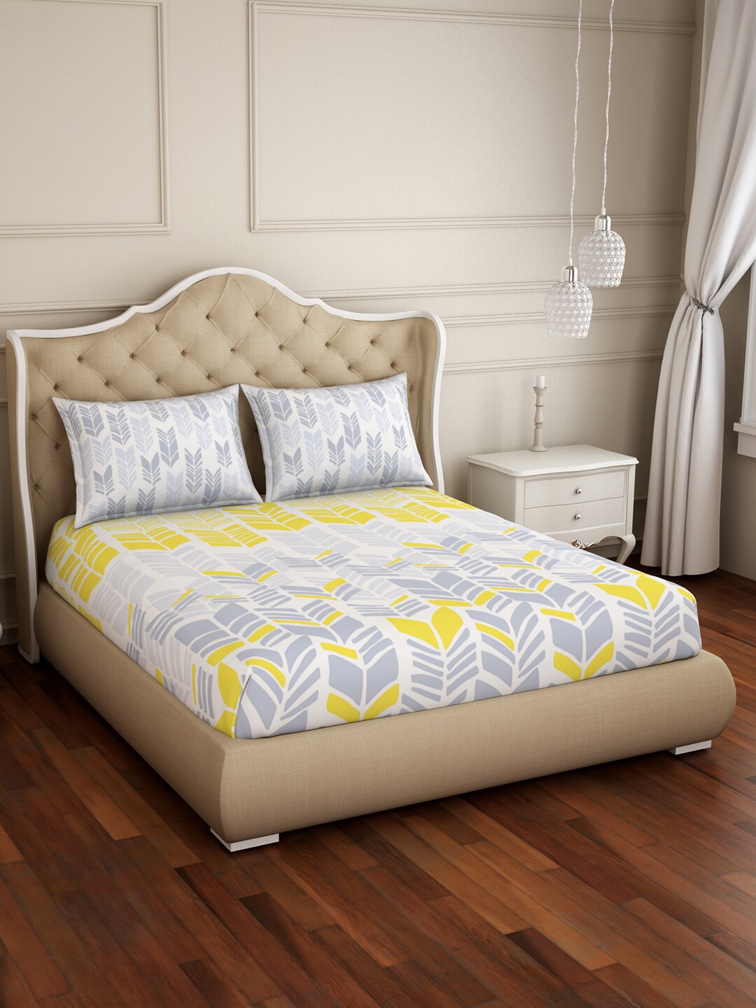 

SPACES Atrium Plus Yellow Geometric 210 TC Cotton Queen Bedsheet & 2 Pillow Covers