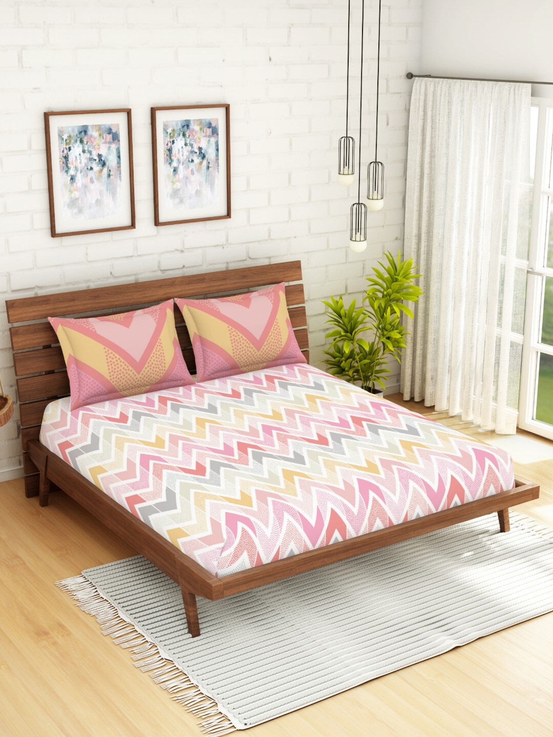 

SPACES Atrium Coral & White Geometric 144 TC Cotton Queen Bedsheet with 2 Pillow Covers