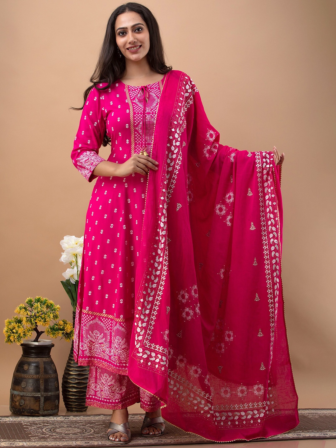 

SP DESIGNS Women Pink Floral Printed Kurta with Palazzos & Dupatta