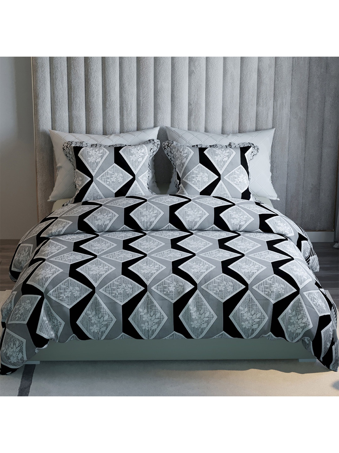 

LABHAM Charcoal & Black Geometric Cotton 180 TC King Bedsheet With 2 Pillow Covers