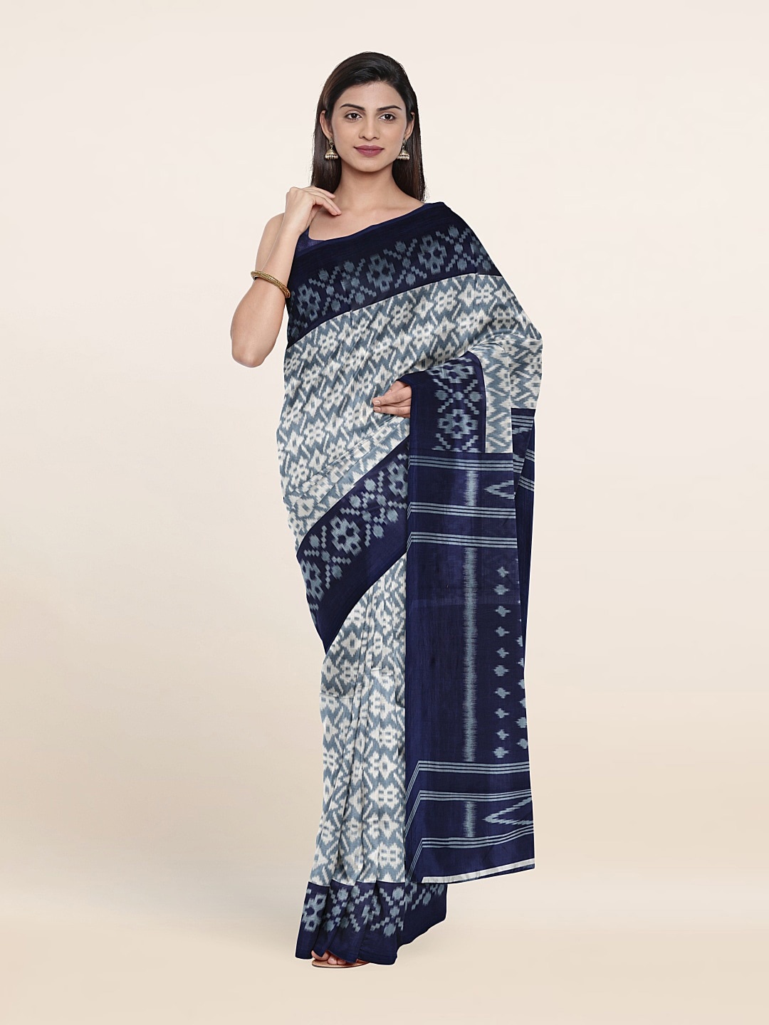 

Pothys Geometric Printed Cotton Blend Saree, Grey