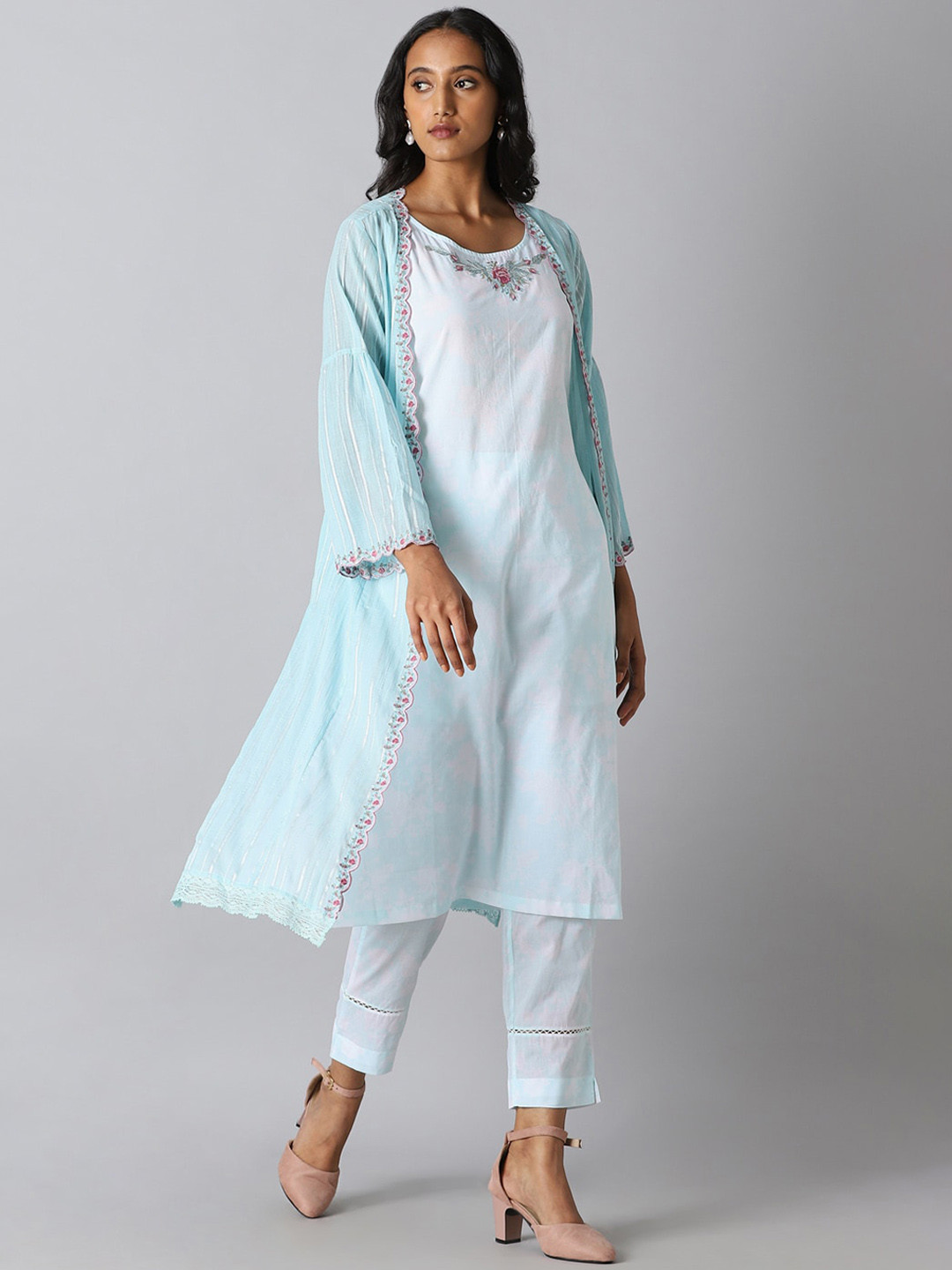 

Taneira Women Blue Floral Embroidered Pure Cotton Kurta with Trousers