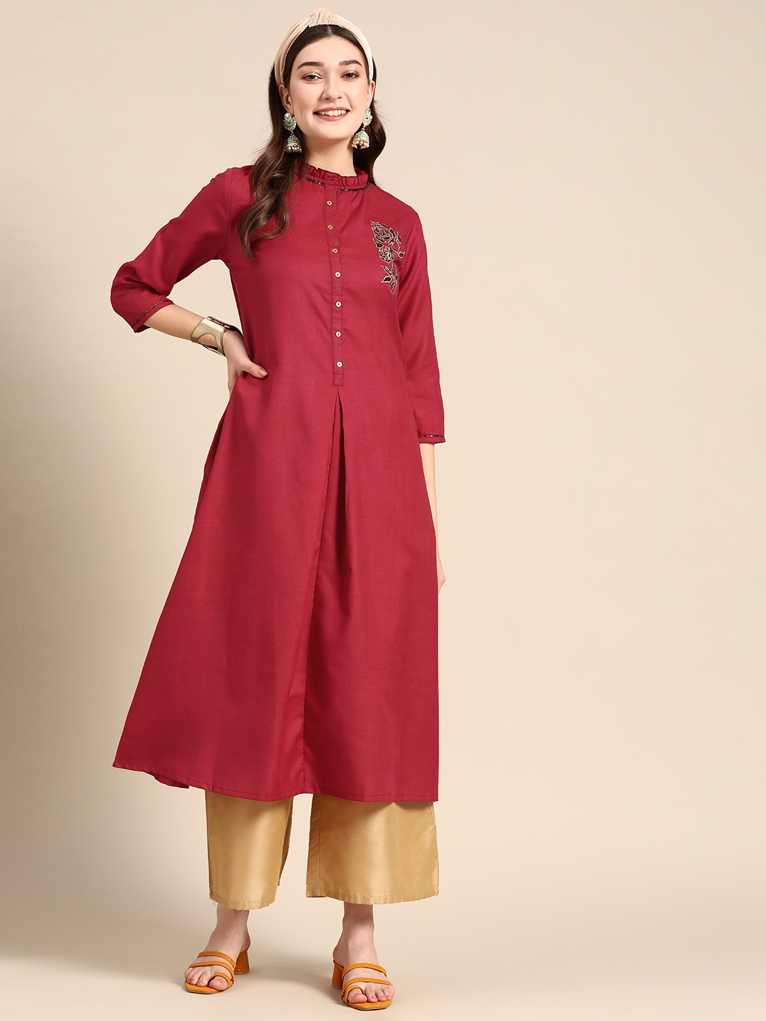 

Sangria Women Red Floral Embroidered Kurta