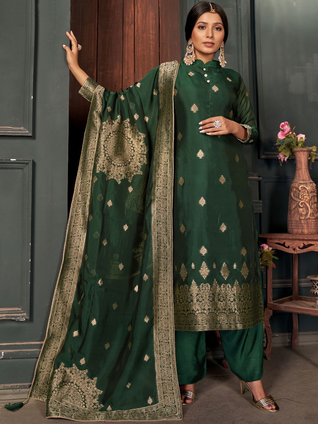 

ODETTE Women Embroidered Kurta with Trousers & With Dupatta, Green