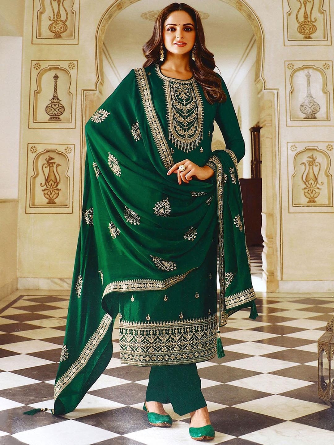 

ODETTE Women Green Floral Embroidered Sequinned Kurta with Trousers & With Dupatta