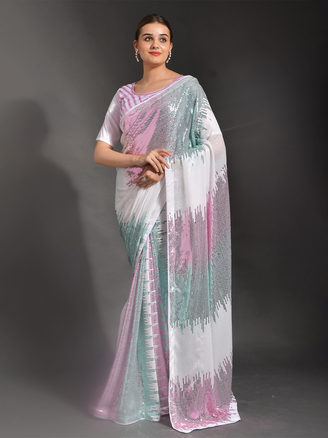 

Globon Impex Embellished Sequined Satin Saree, Pink