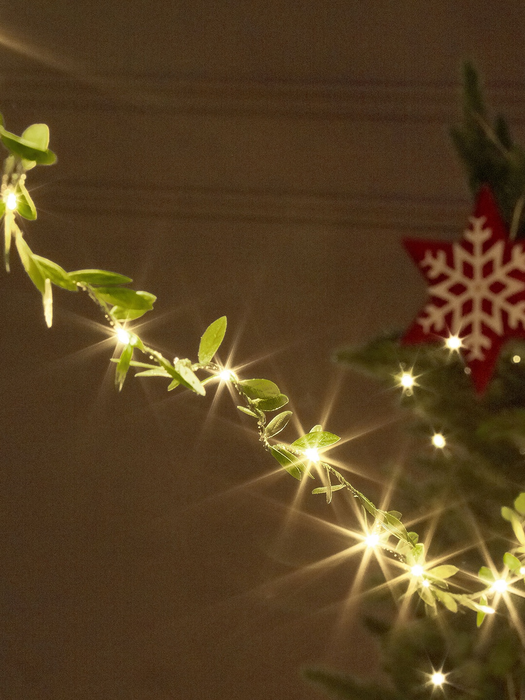 

Home Centre Green Fabric Leaf-Shaped String Lights