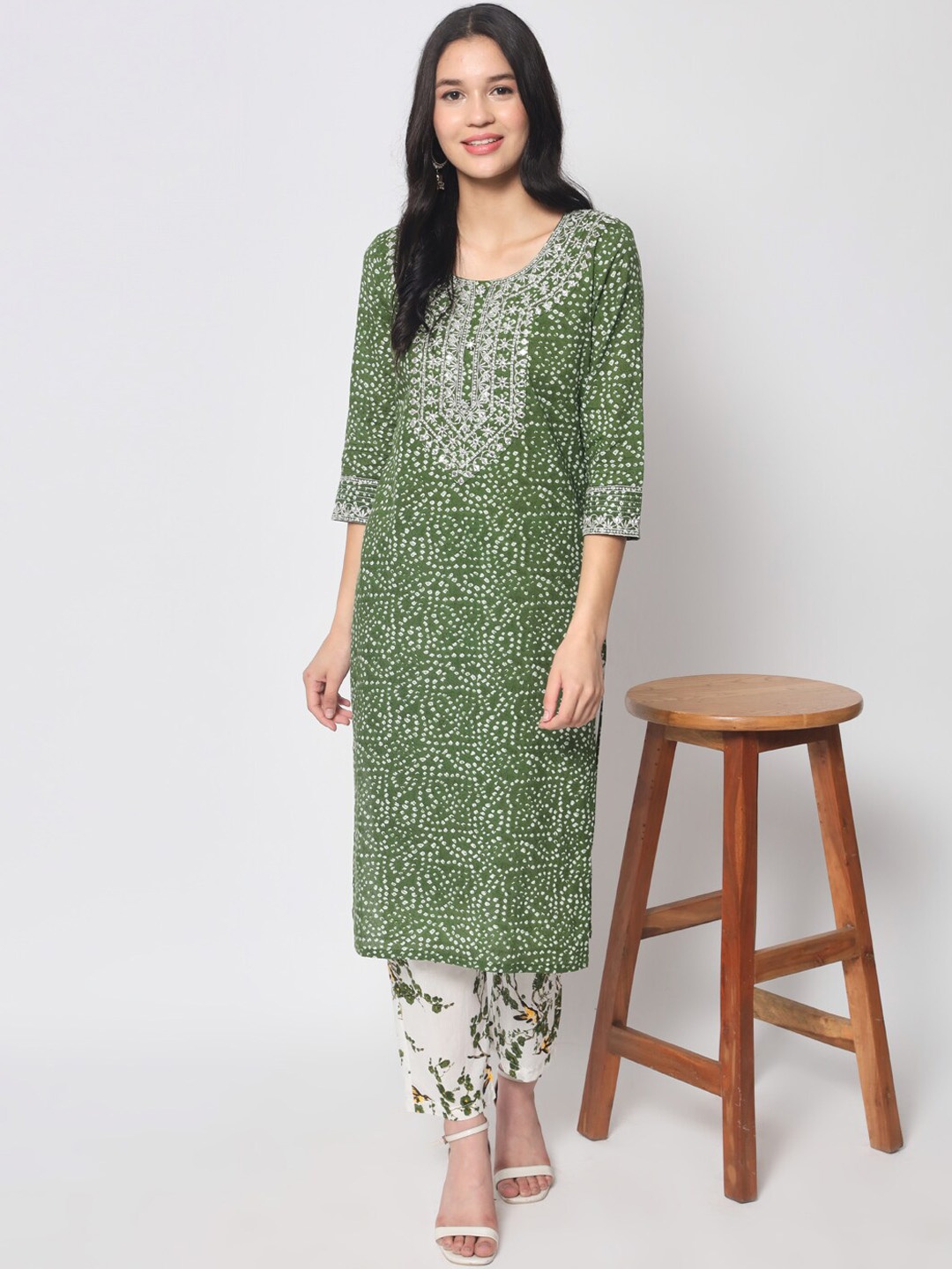 

Vastralay Bandhani Printed Mirror Work Pure Cotton Kurta with Trousers, Green