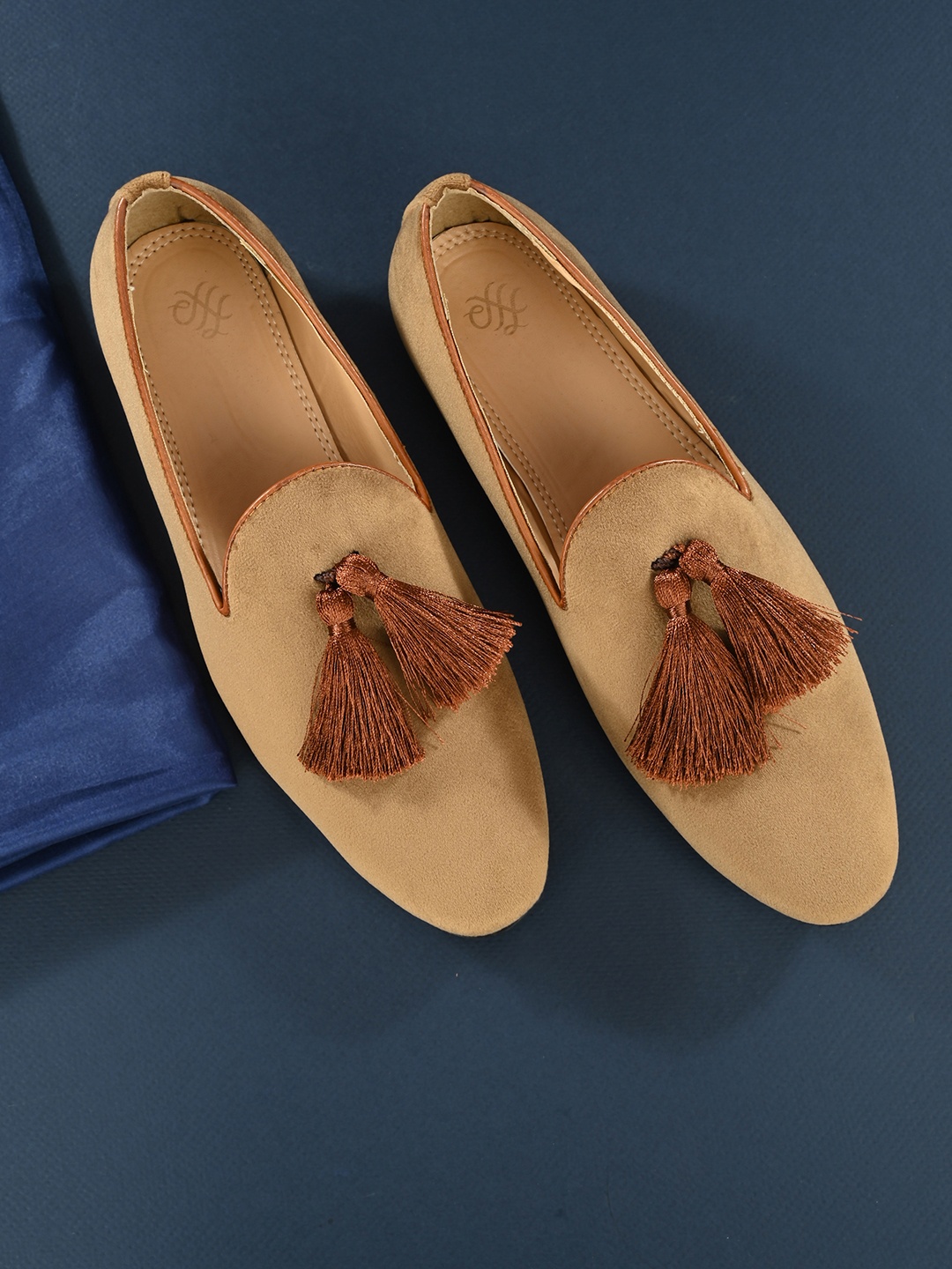 

House of Pataudi Men Tasselled Lightweight Velvet Loafers, Tan
