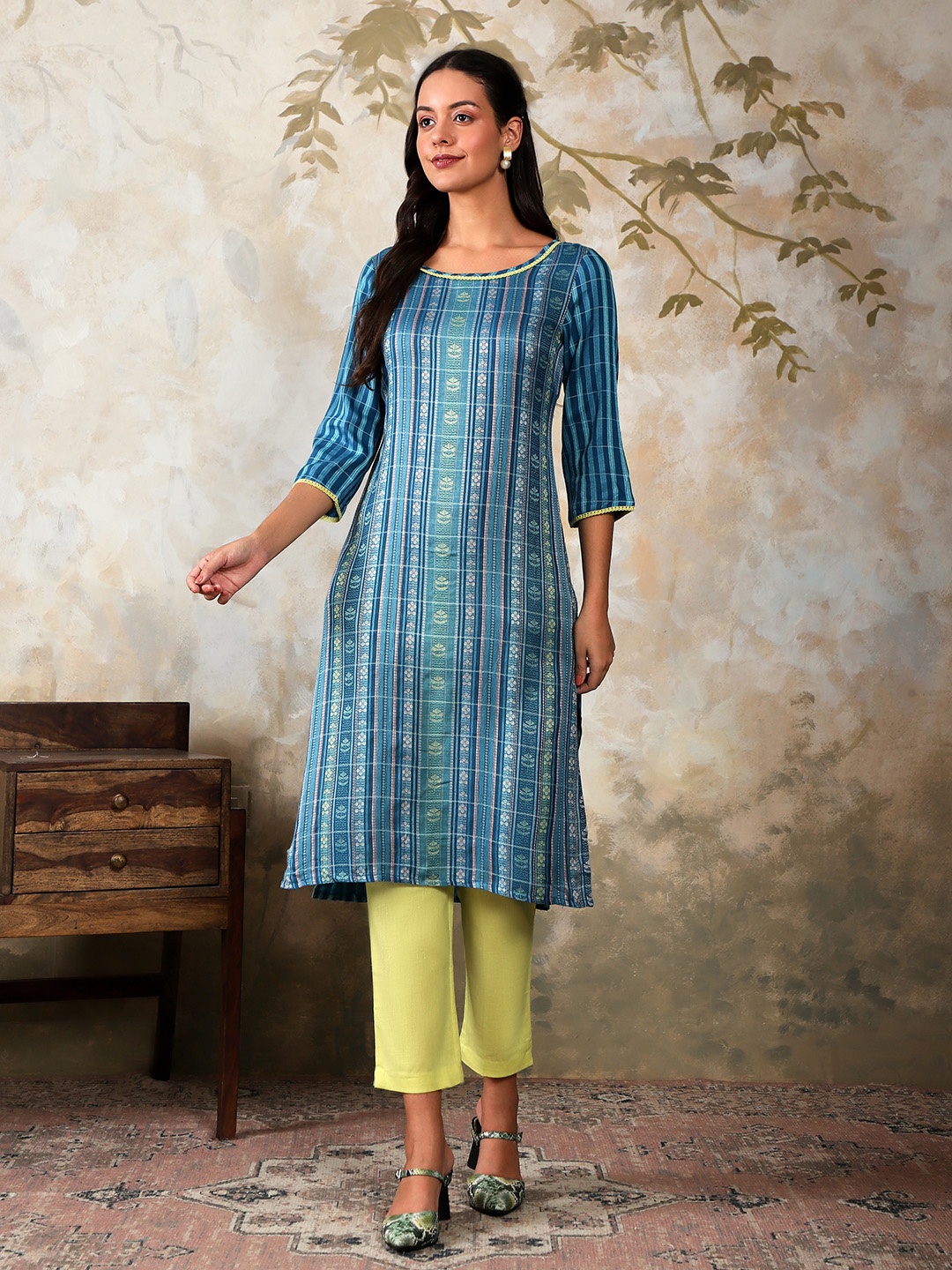 

AURELIA Dobby Printed Round Neck Straight Kurta with Lace, Blue