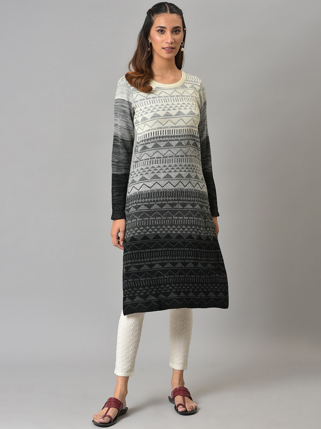 

AURELIA Women Geometric Kurta, Black