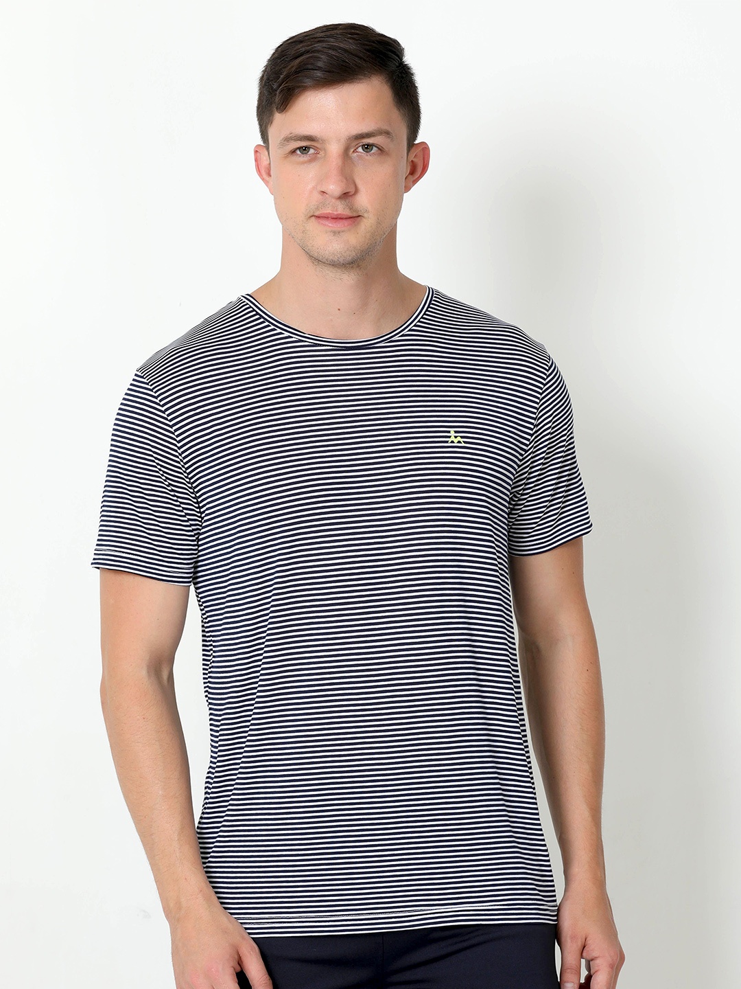 

Masculino Latino Plus Men Striped T-shirt, Navy blue