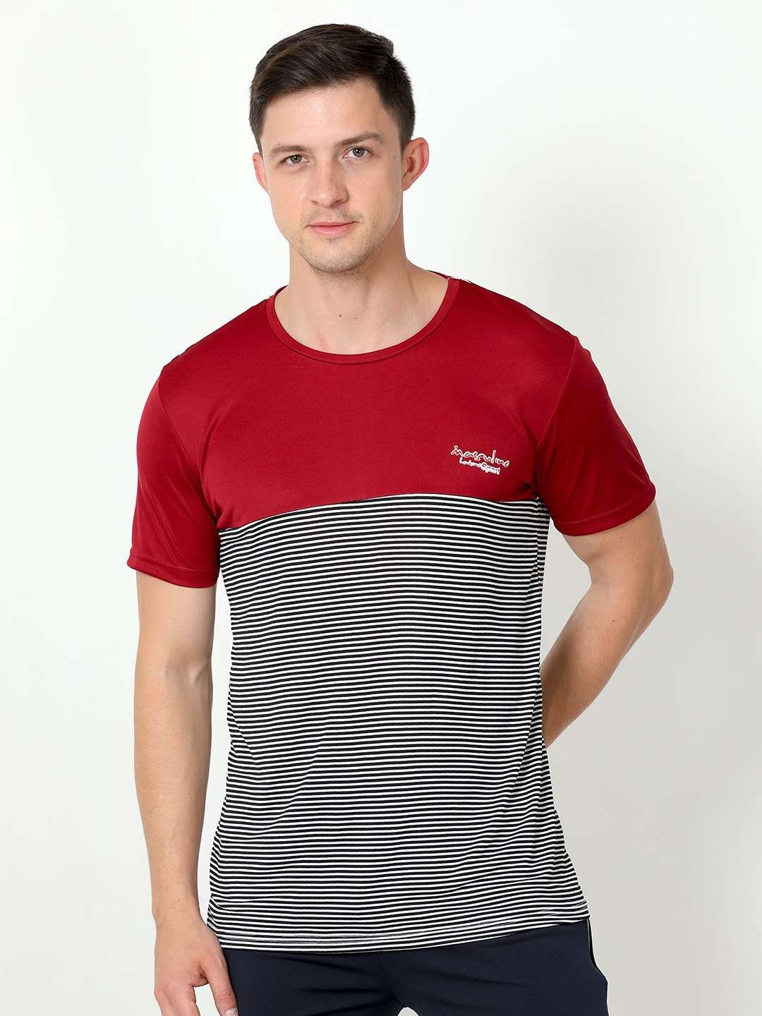 

Masculino Latino Plus Men Striped Sports T-shirt, Maroon