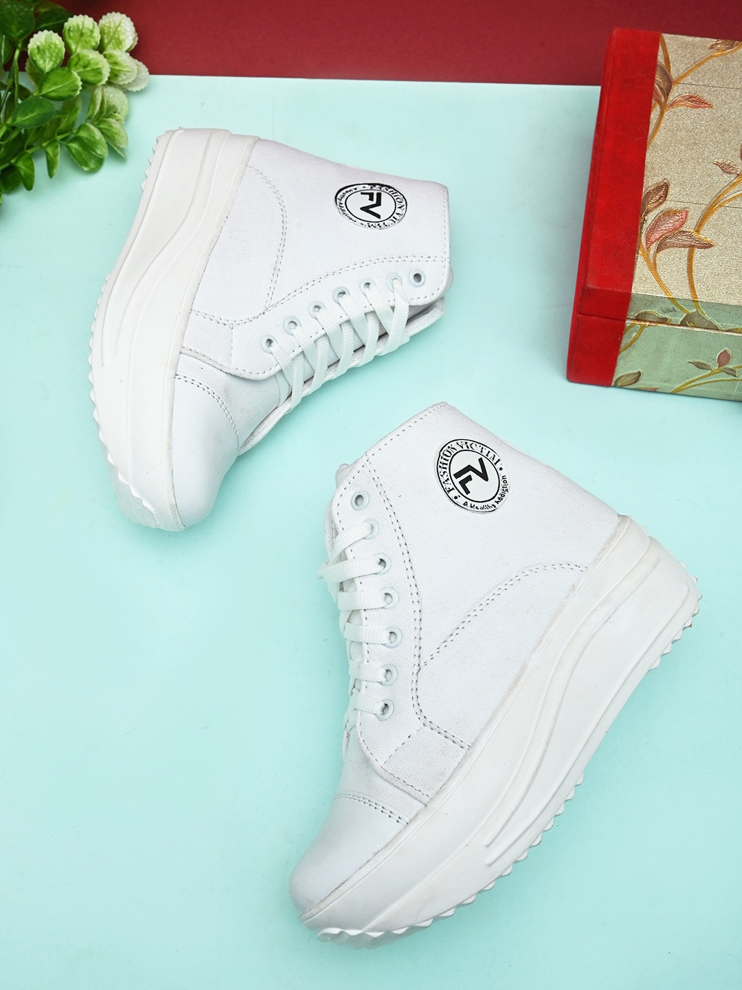 

Fashion Victim Women High-Top Sneakers, White