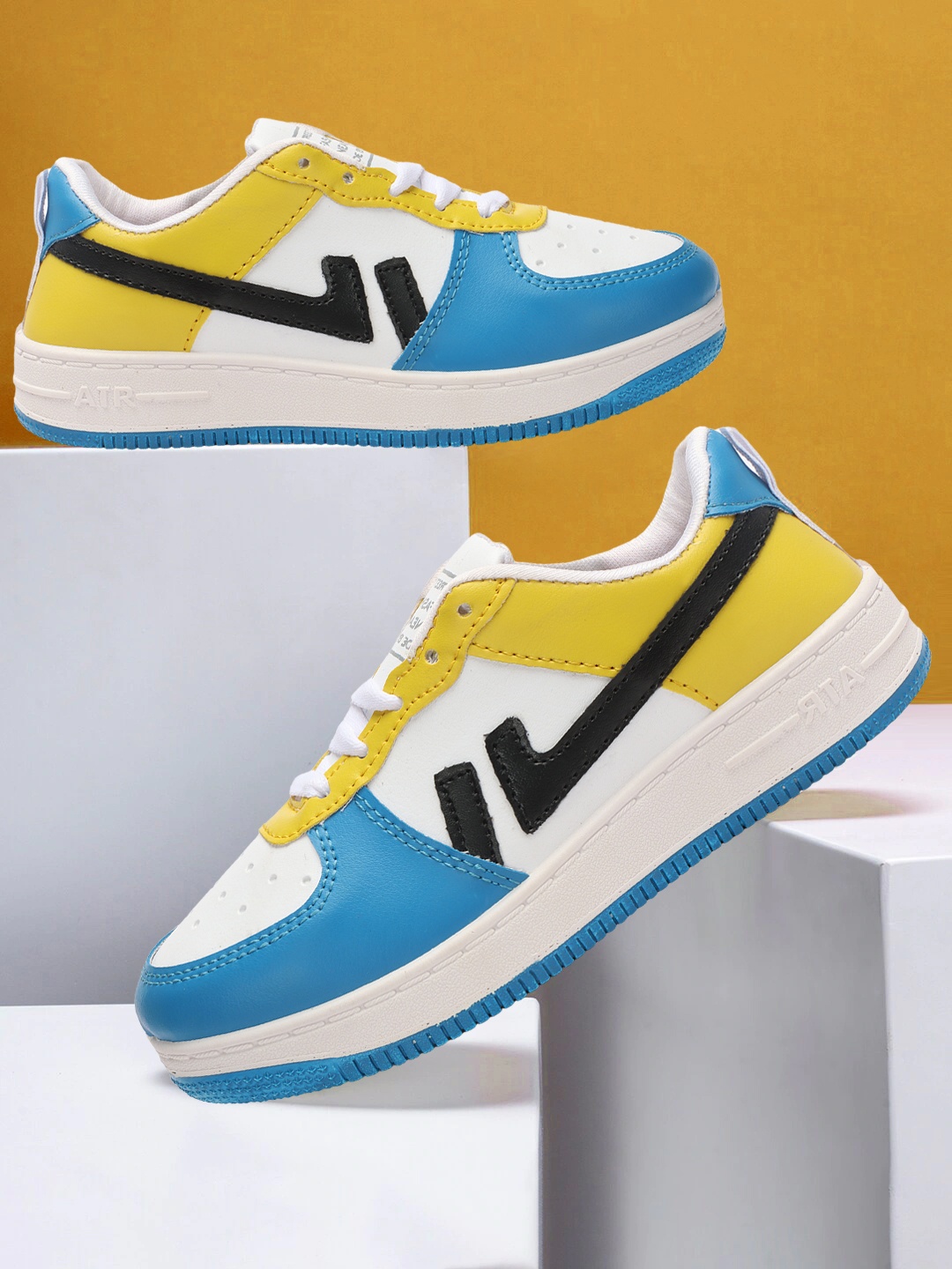 

TRASE Boys Colourblocked Lightweight Sneakers, White