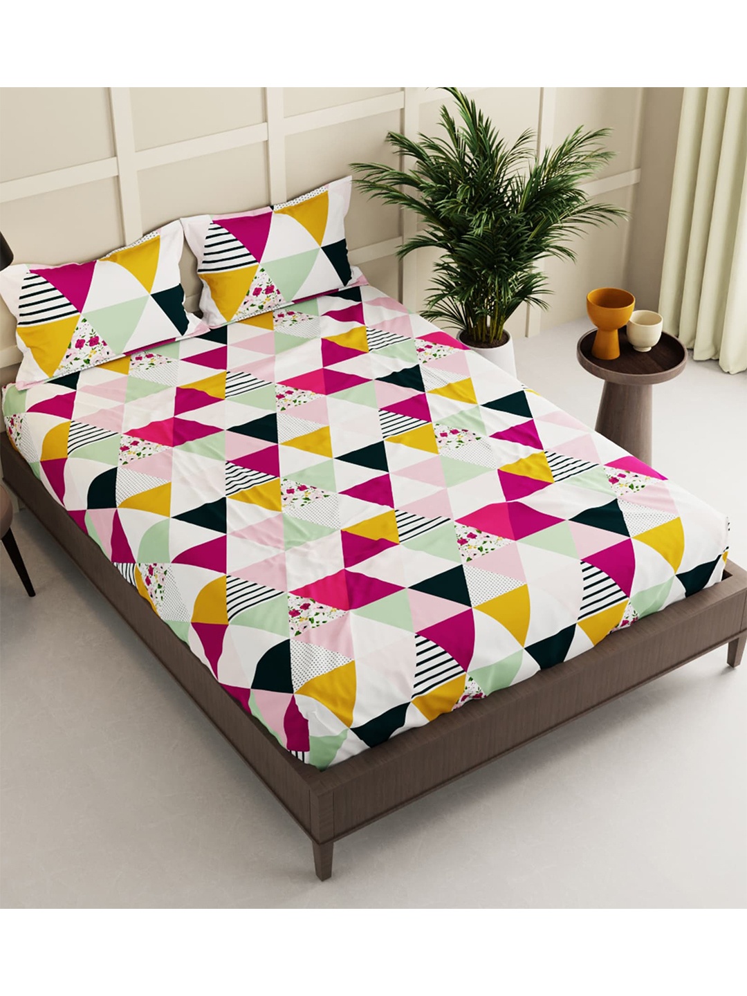 

KOPA White & Pink Geometric 152 TC Queen Bedsheet with 2 Pillow Covers