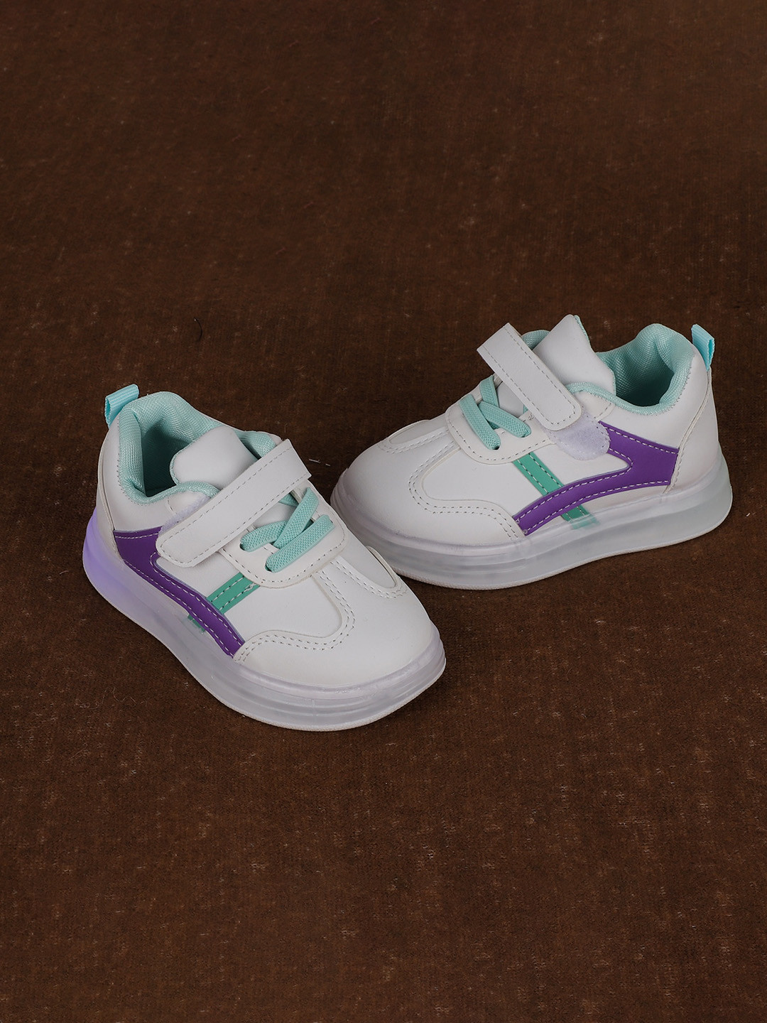 

FEETWELL SHOES Kids Colourblocked Sneakers, White