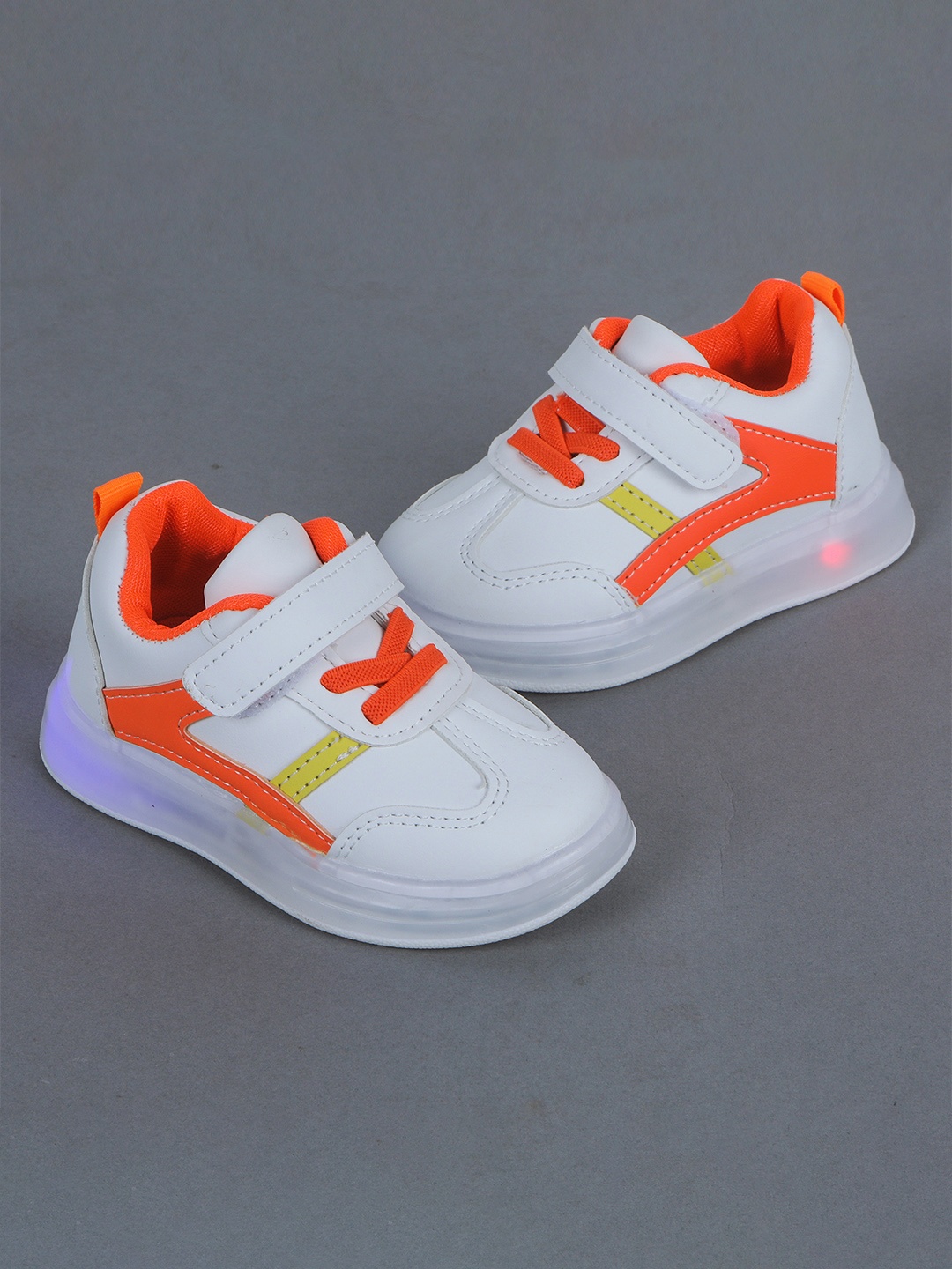 

FEETWELL SHOES Kids Colourblocked Sneakers, White