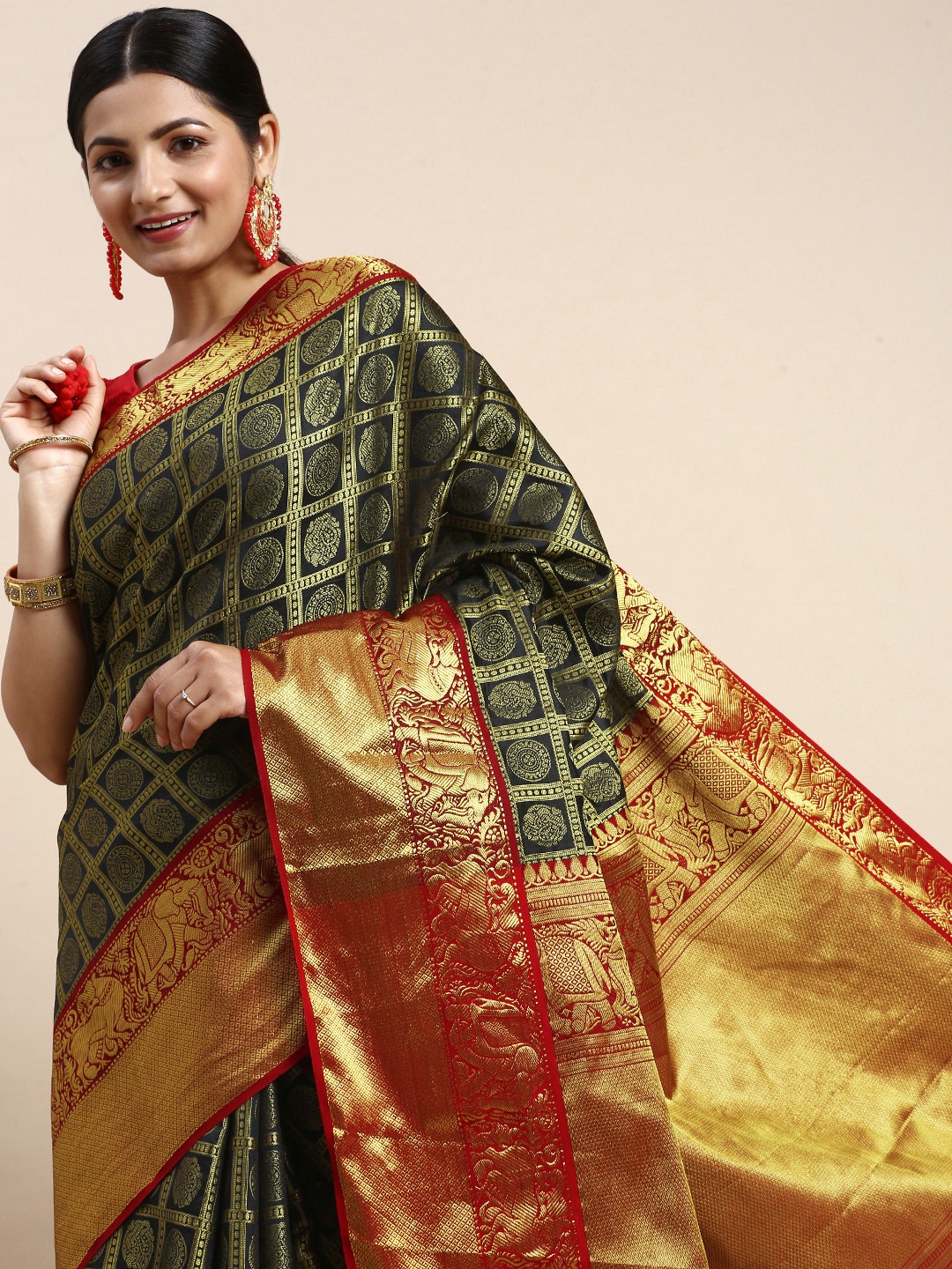 

Royal Rajgharana Saree Woven Design Ethnic Motifs Zari Silk Blend Kanjeevaram Saree, Black