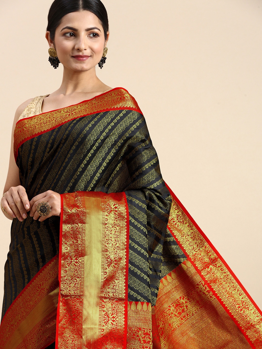 

Royal Rajgharana Saree Woven Design Zari Silk Blend Kanjeevaram Saree, Black