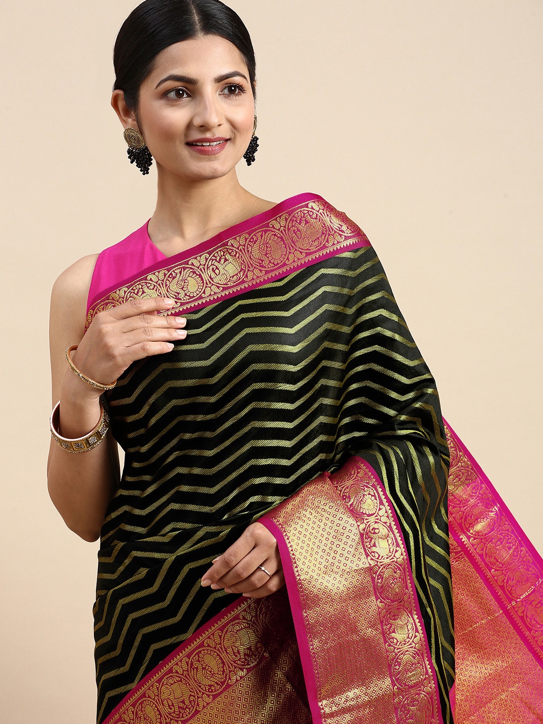 

Royal Rajgharana Saree Woven Design Zari Silk Blend Kanjeevaram Saree, Black