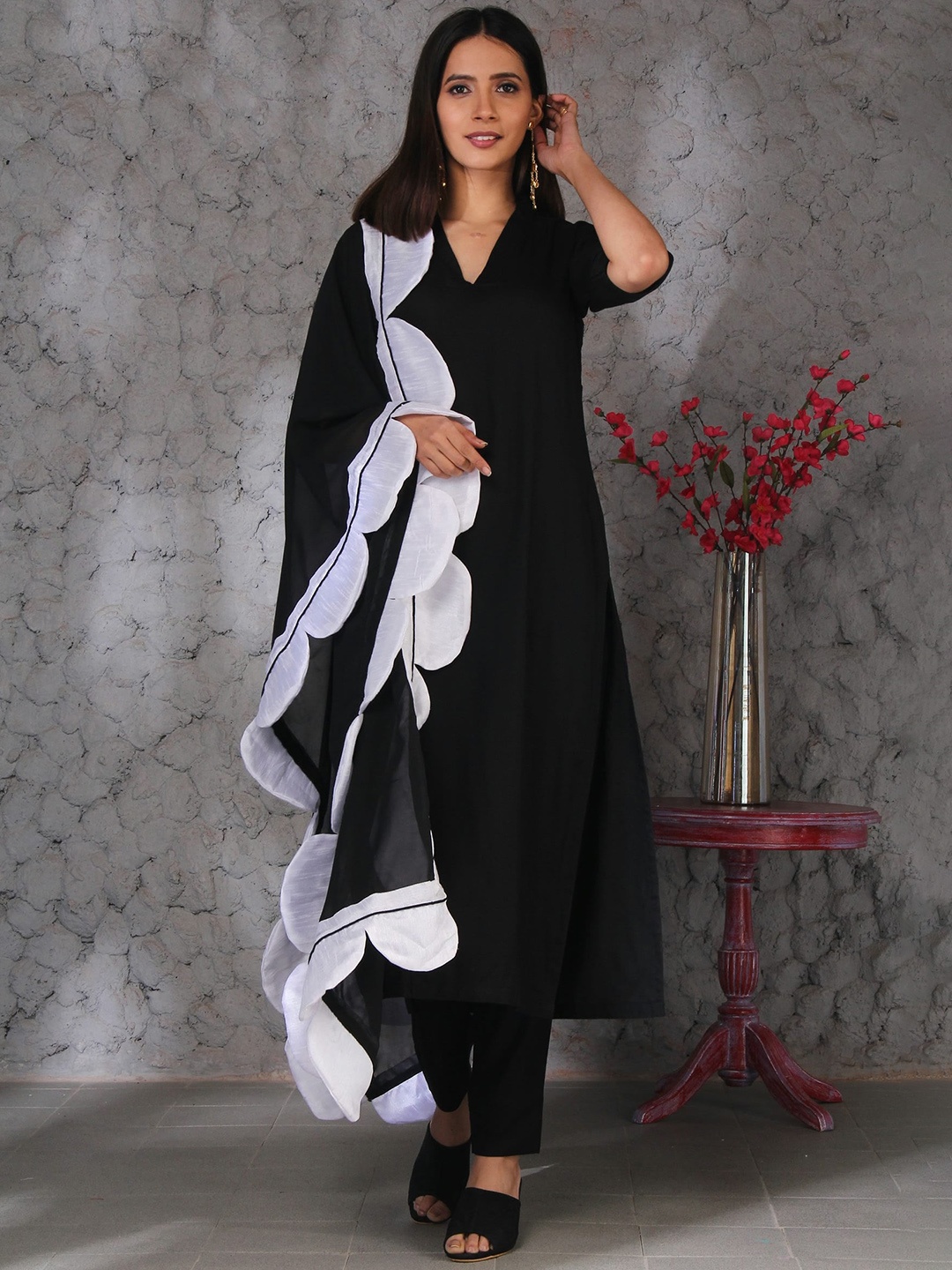 

SHADES Kurta with Trousers & With Dupatta, Black