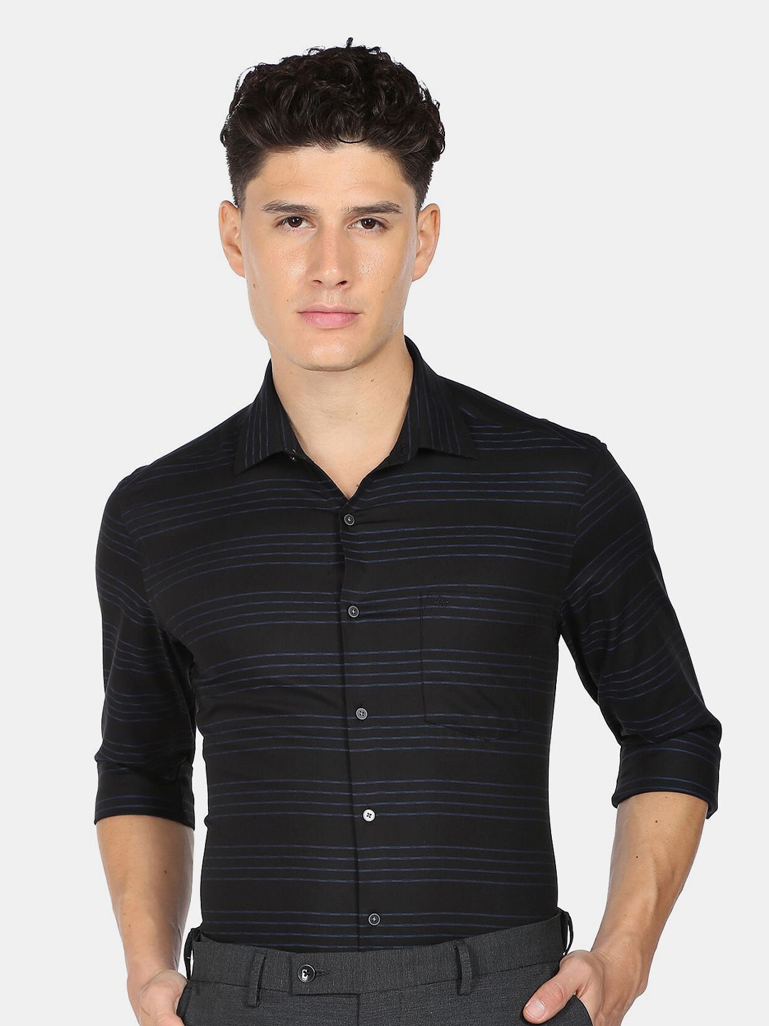 

Arrow Men Black Slim Fit Horizontal Stripes Striped Casual Shirt