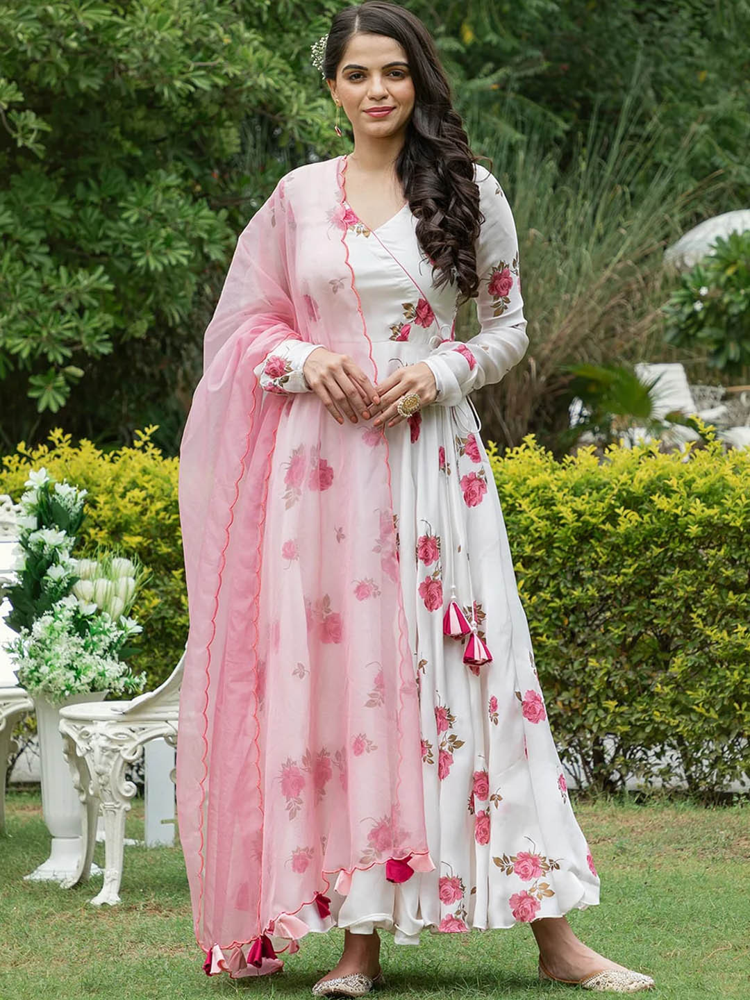 

Ambraee Women White Floral Printed Satin Anarkali Kurta