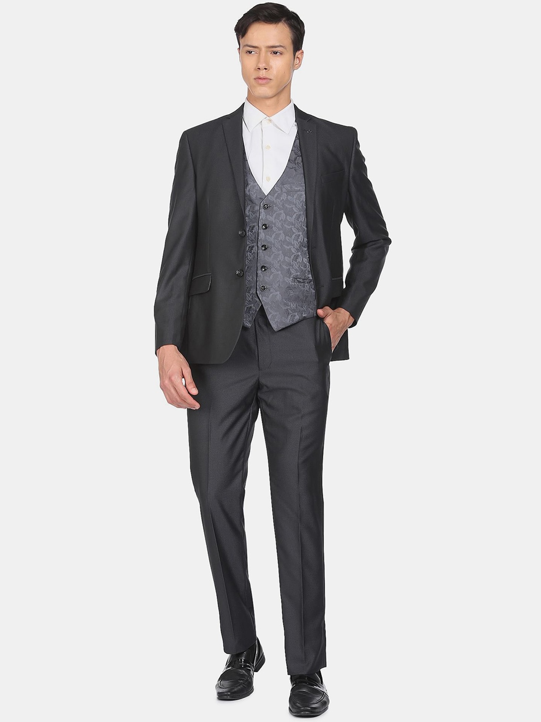 

Arrow Men Single-Breasted Reversible Waistcoat Three-Piece Suit, Black