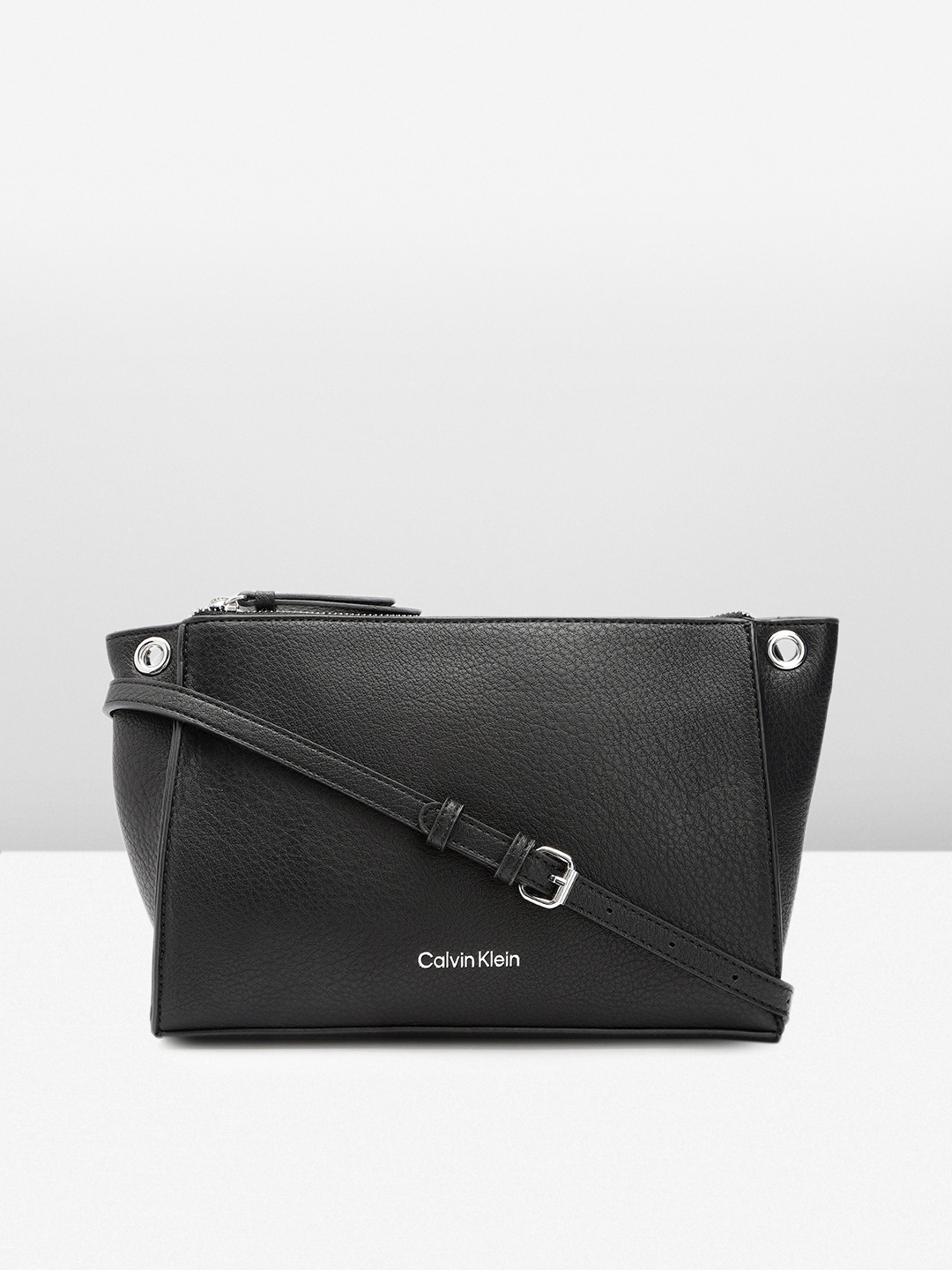 

Calvin Klein Jeans Solid Sling Bag, Black