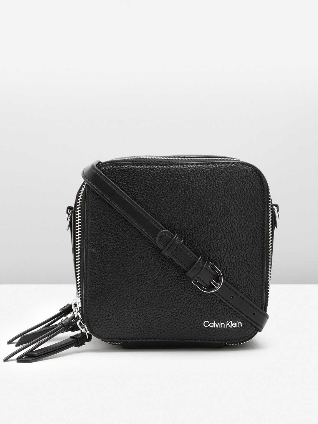 

Calvin Klein Jeans Solid Sling Bag, Black