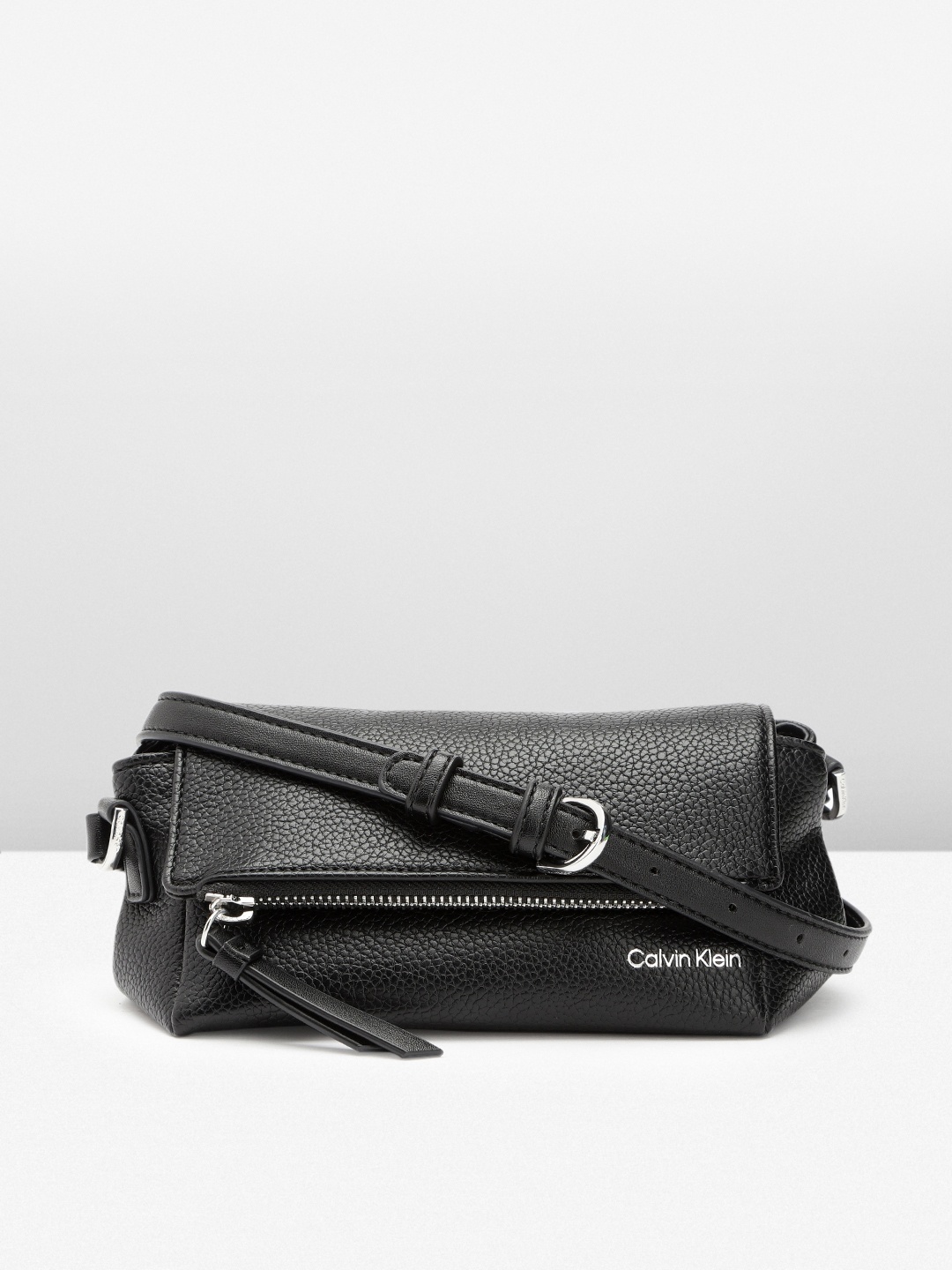 

Calvin Klein Jeans Solid Sling Bag, Black