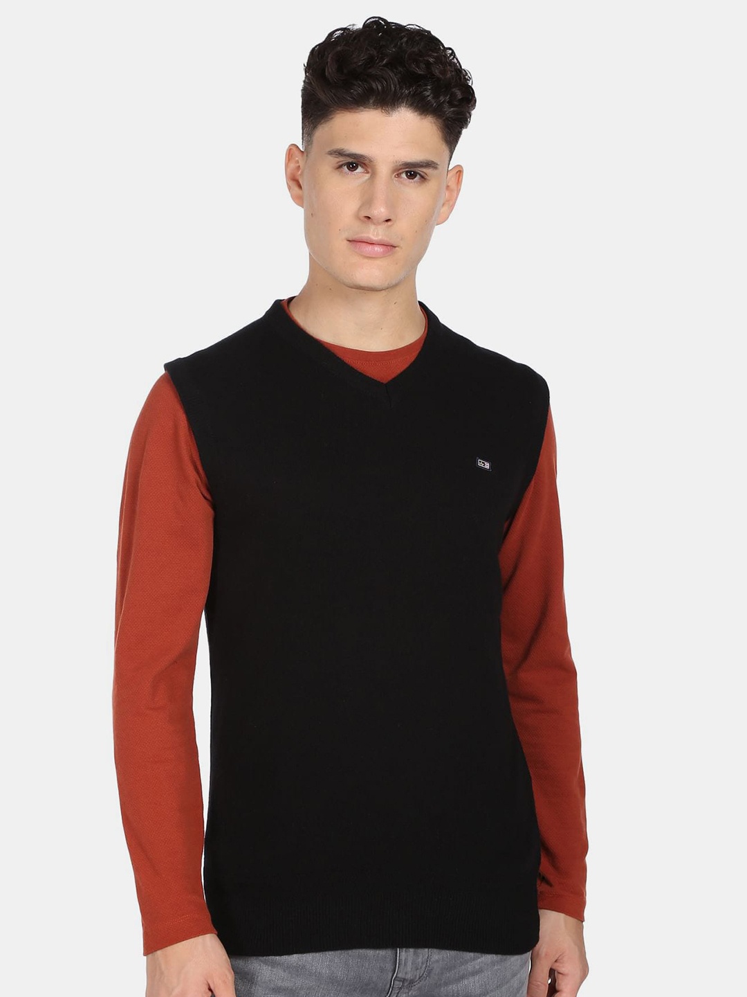 

Arrow Sport V-Neck Sleeveless Sweater Vest Sweaters, Black