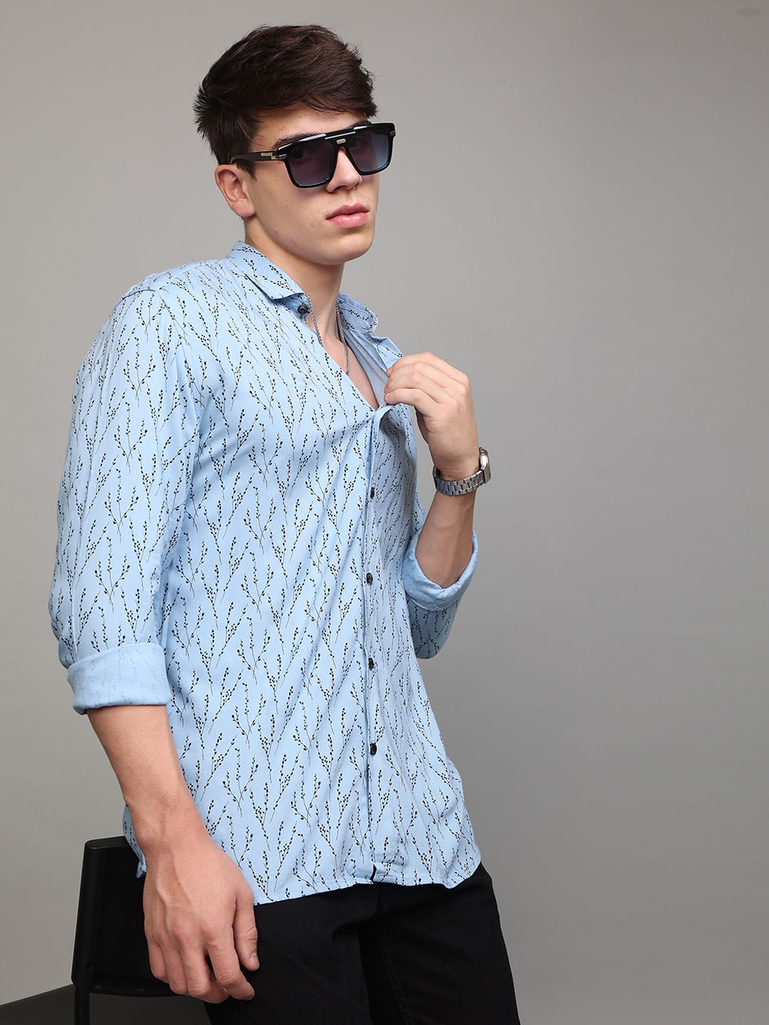 

Snitch Men Slim Fit Floral Printed Casual Shirt, Blue